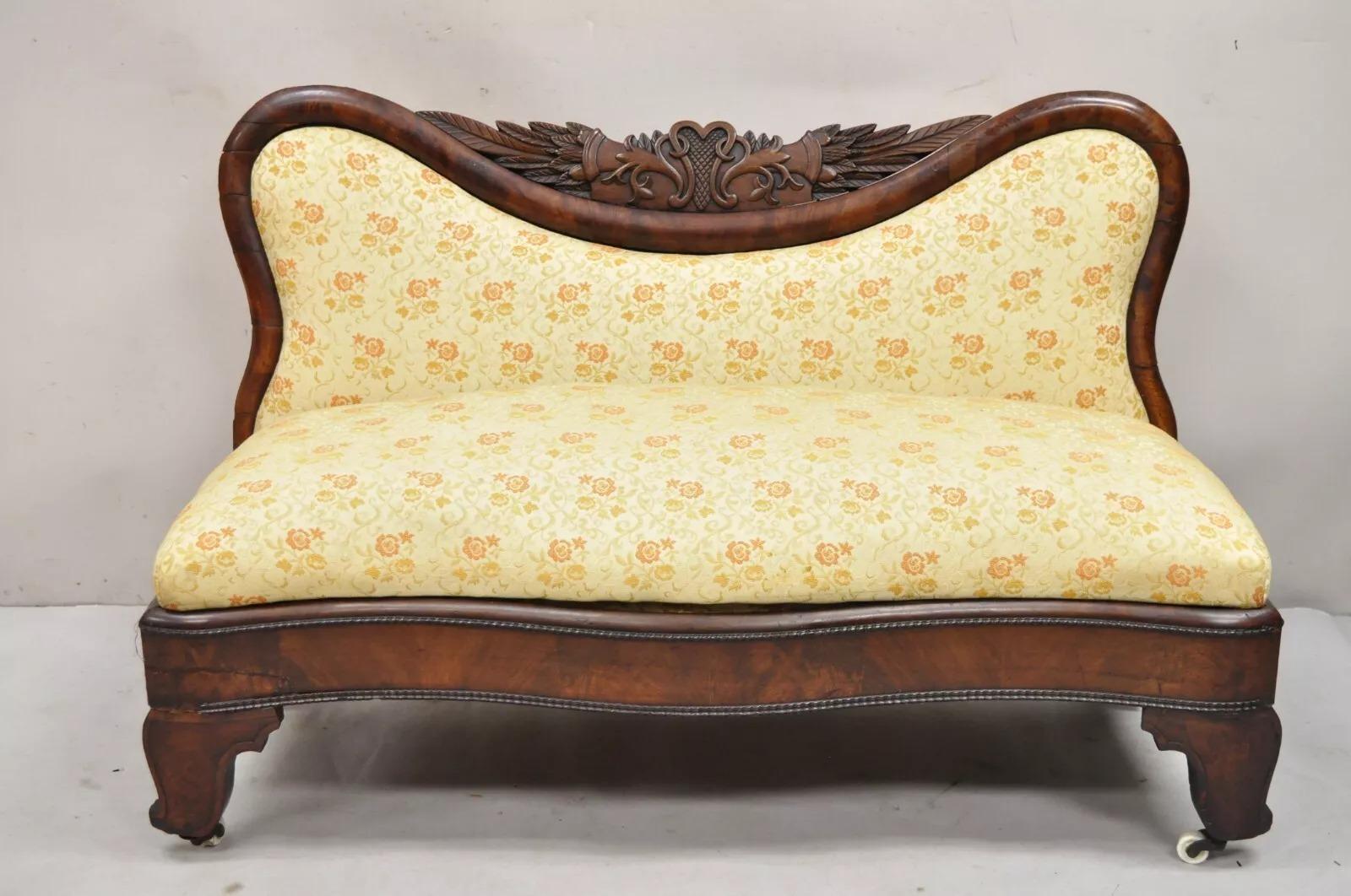 Ancienne paire de bancs à pantoufles en acajou sculpté de l'Empire Antiques - une paire en vente 9