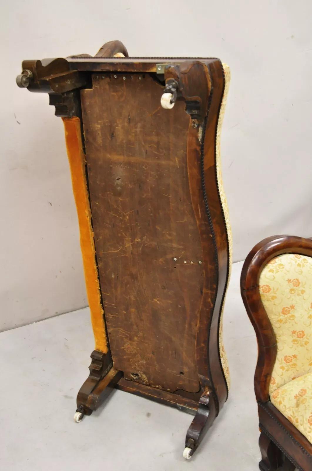 Ancienne paire de bancs à pantoufles en acajou sculpté de l'Empire Antiques - une paire en vente 3