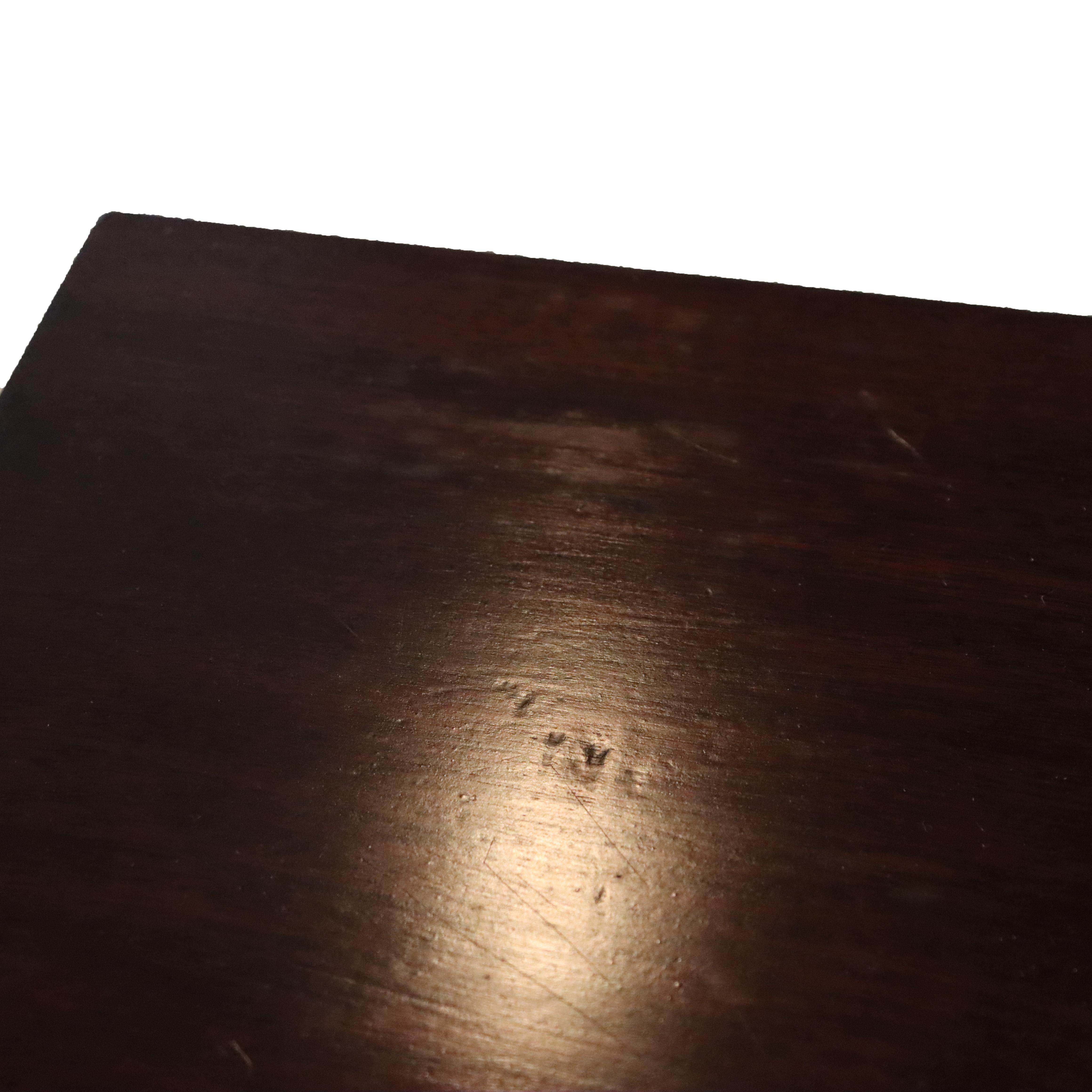 Ancienne table de travail à 2 tiroirs en acajou flammé Empire c1840 en vente 10