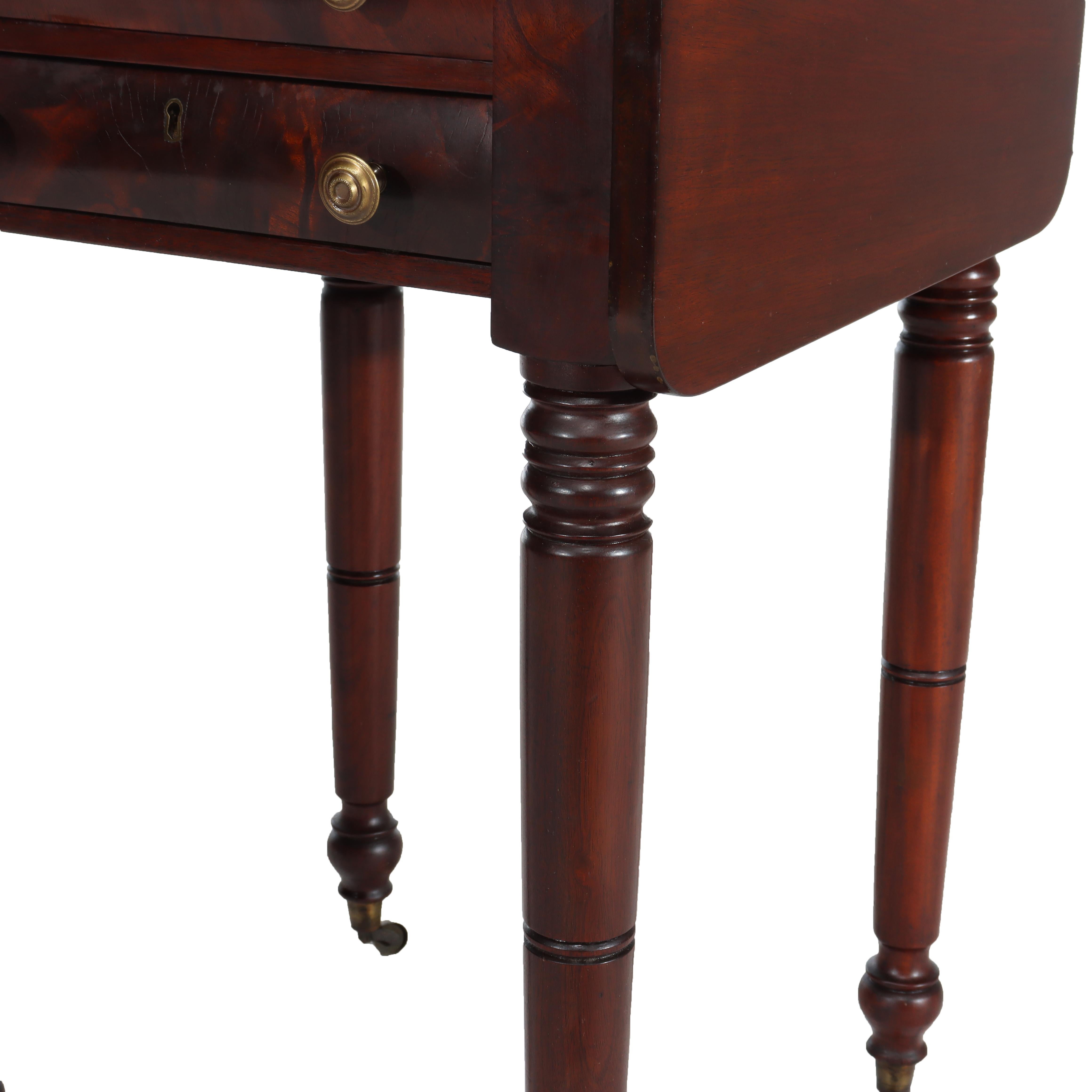 Ancienne table de travail à 2 tiroirs en acajou flammé Empire c1840 en vente 11