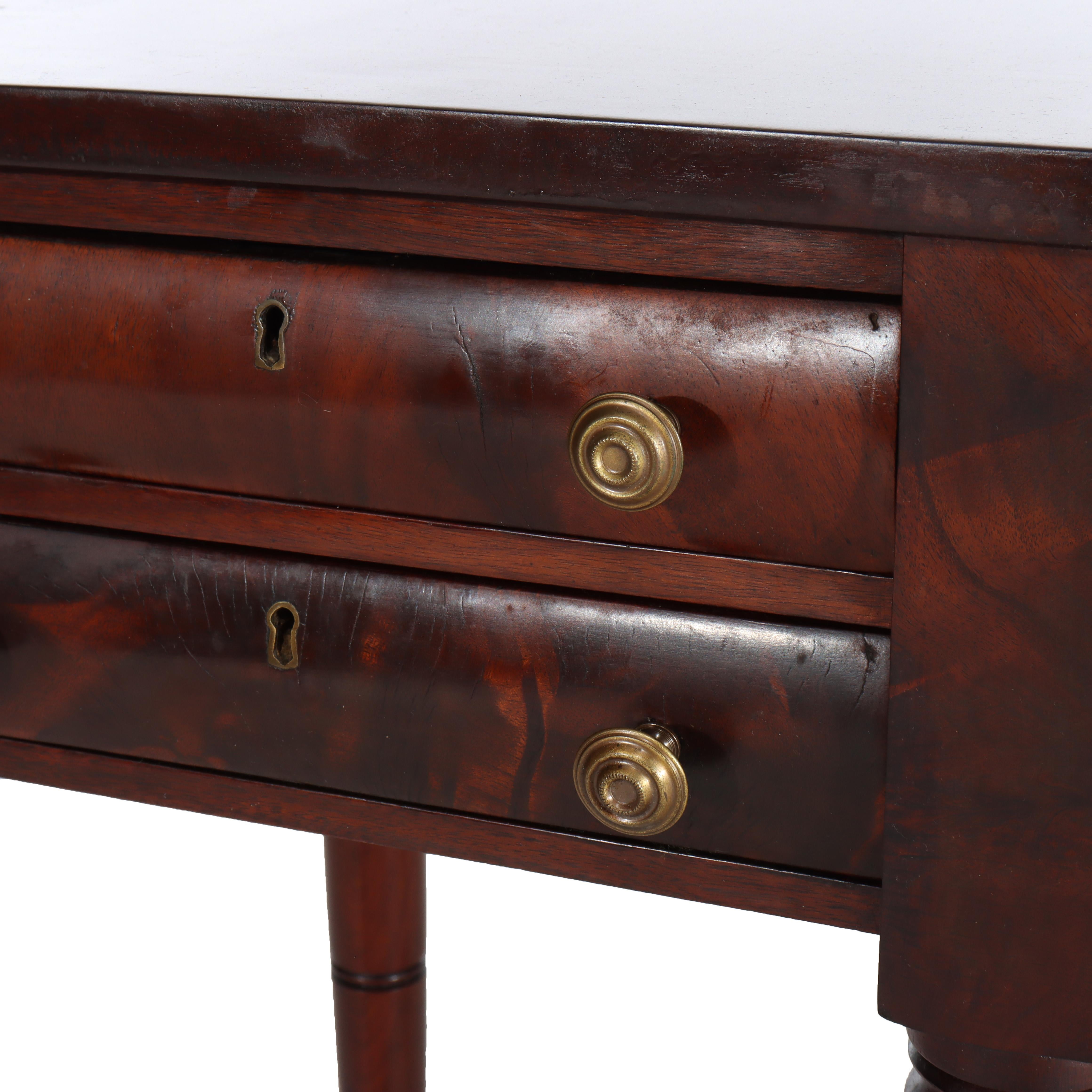 XIXe siècle Ancienne table de travail à 2 tiroirs en acajou flammé Empire c1840 en vente