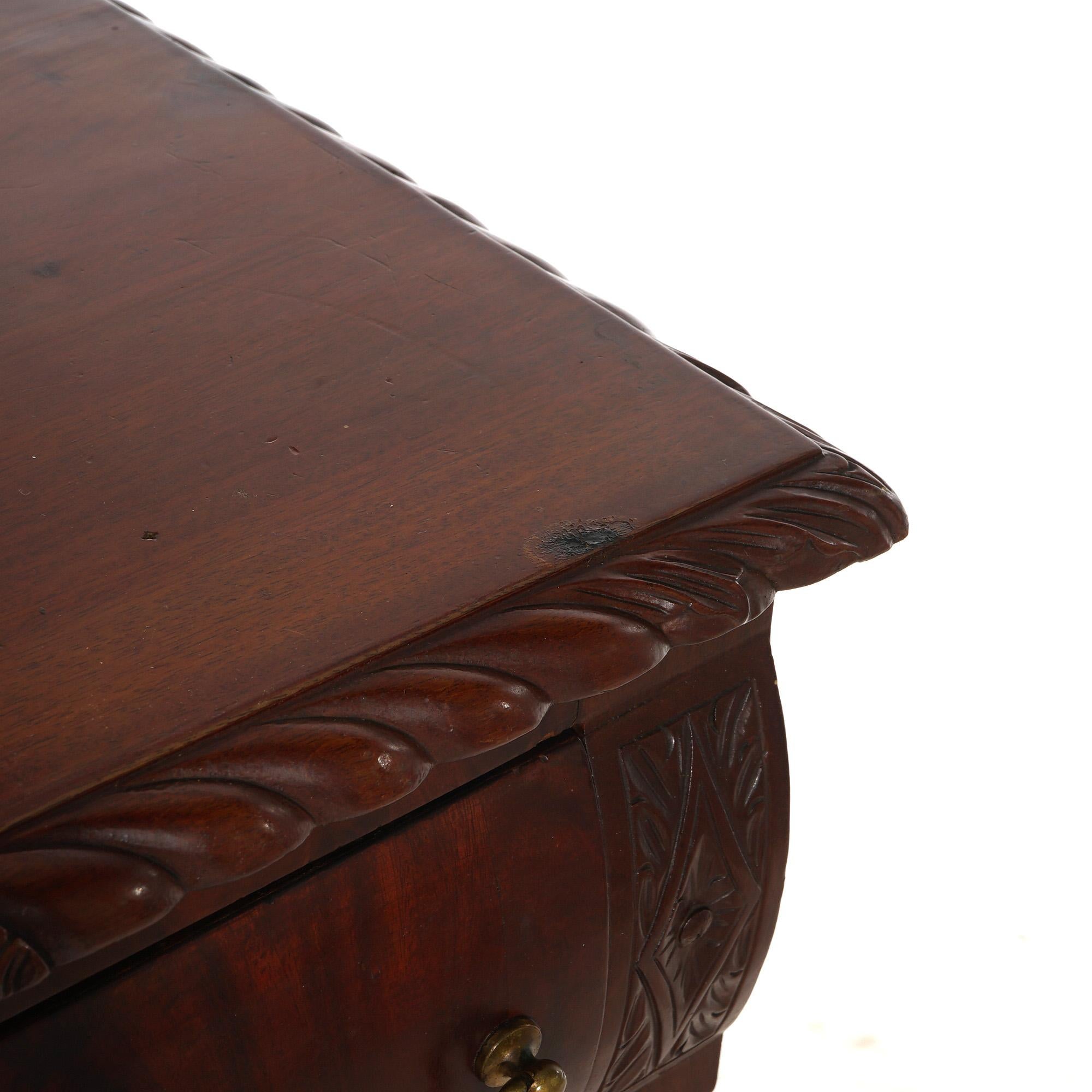 Antica mezza commode americana in mogano a fiamma impero con bordi a gran fuoco del 1840 ca. in vendita 3