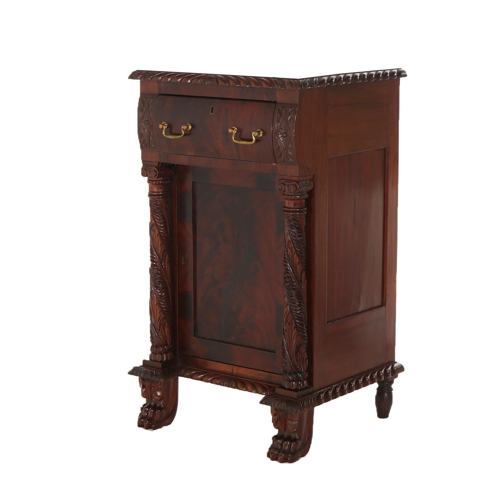 Mogano Antica mezza commode americana in mogano a fiamma impero con bordi a gran fuoco del 1840 ca. in vendita
