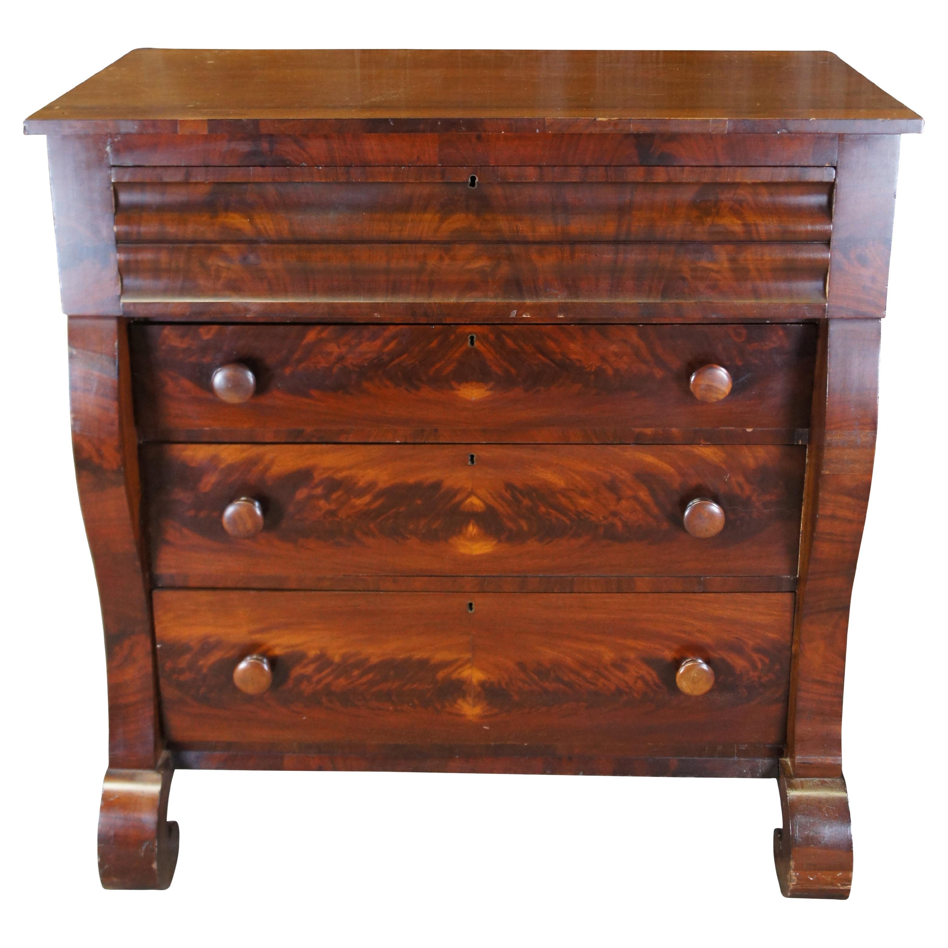 Ancienne commode à tiroirs en acajou flammé Empire Antiques