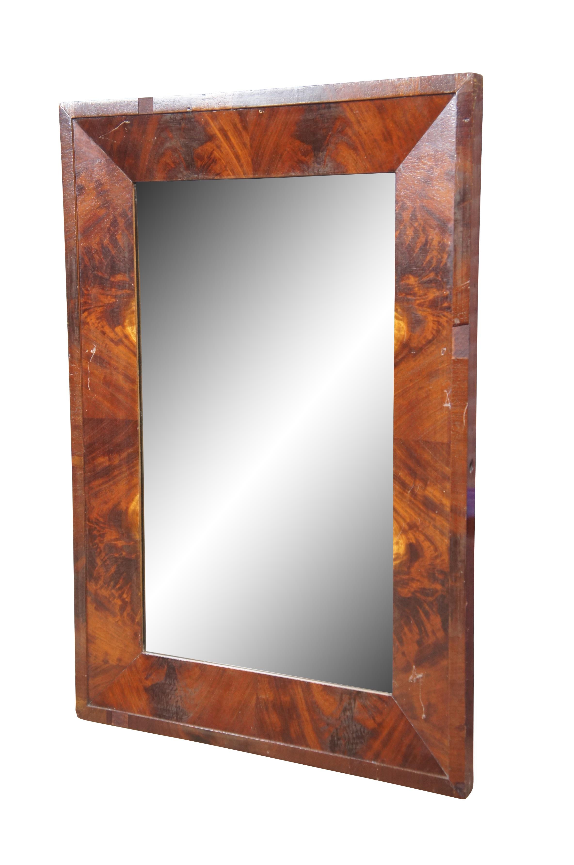 Empire américain Antique American Empire Flame Mahogany Wall Vanity Mirror 26