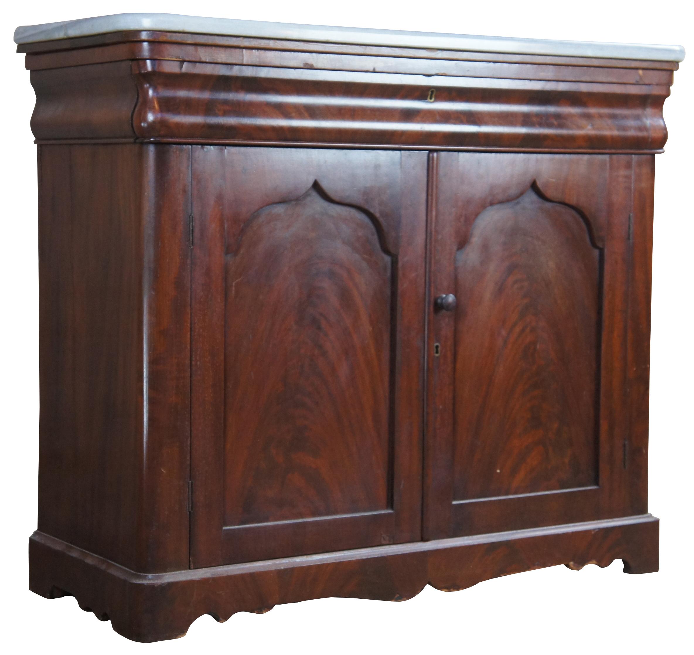 Antique American Empire Flamed Mahogany Marble Console Chest Cabinet Console In Good Condition In Dayton, OH