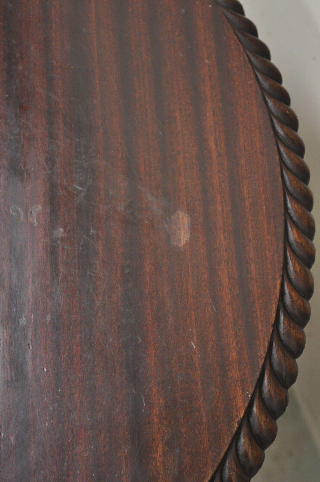 Antique American Empire Floral Spiral Carved Mahogany Round Library Center Table For Sale 1