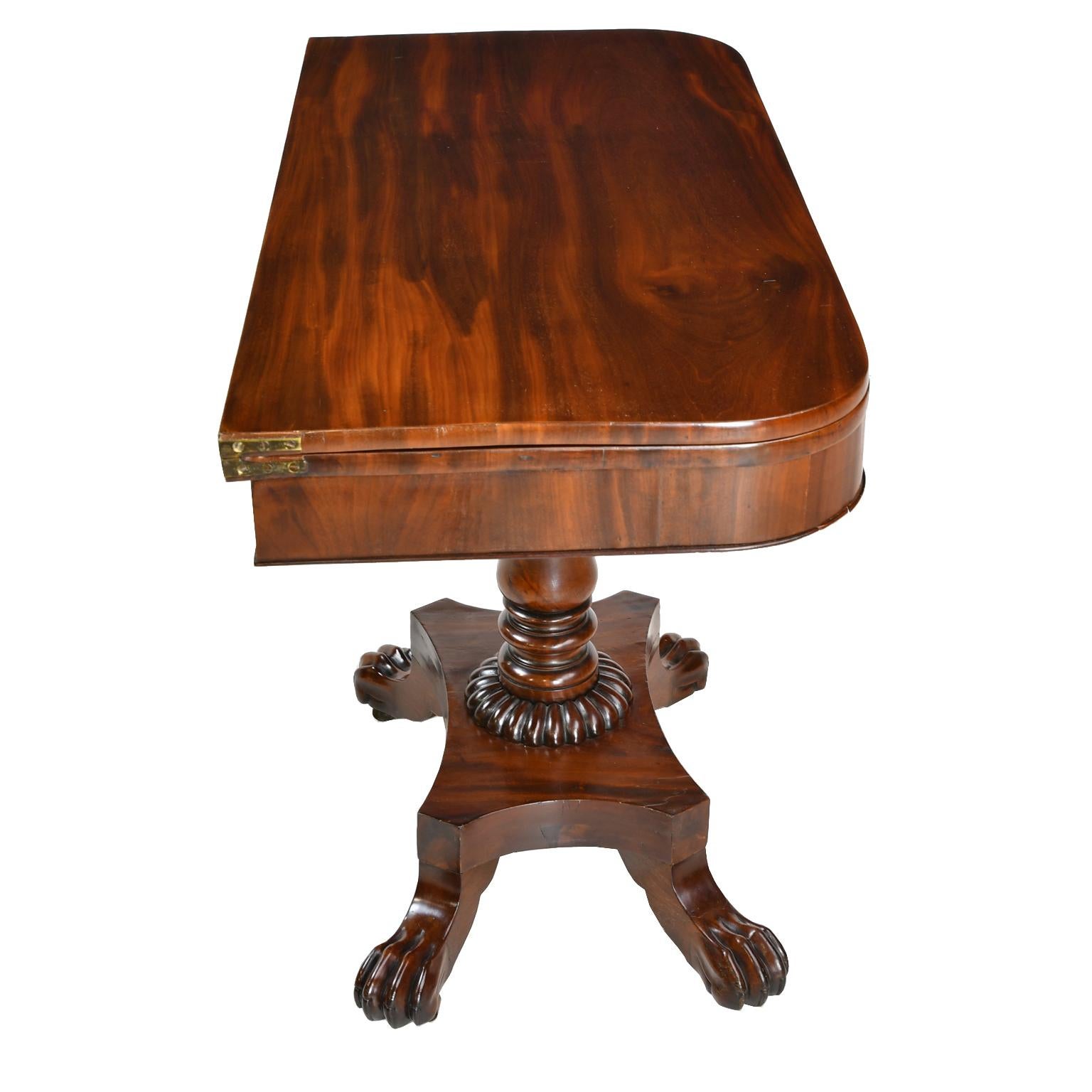 Antique American Empire Game/Card Table in West Indies Mahogany, circa 1830 In Good Condition For Sale In Miami, FL