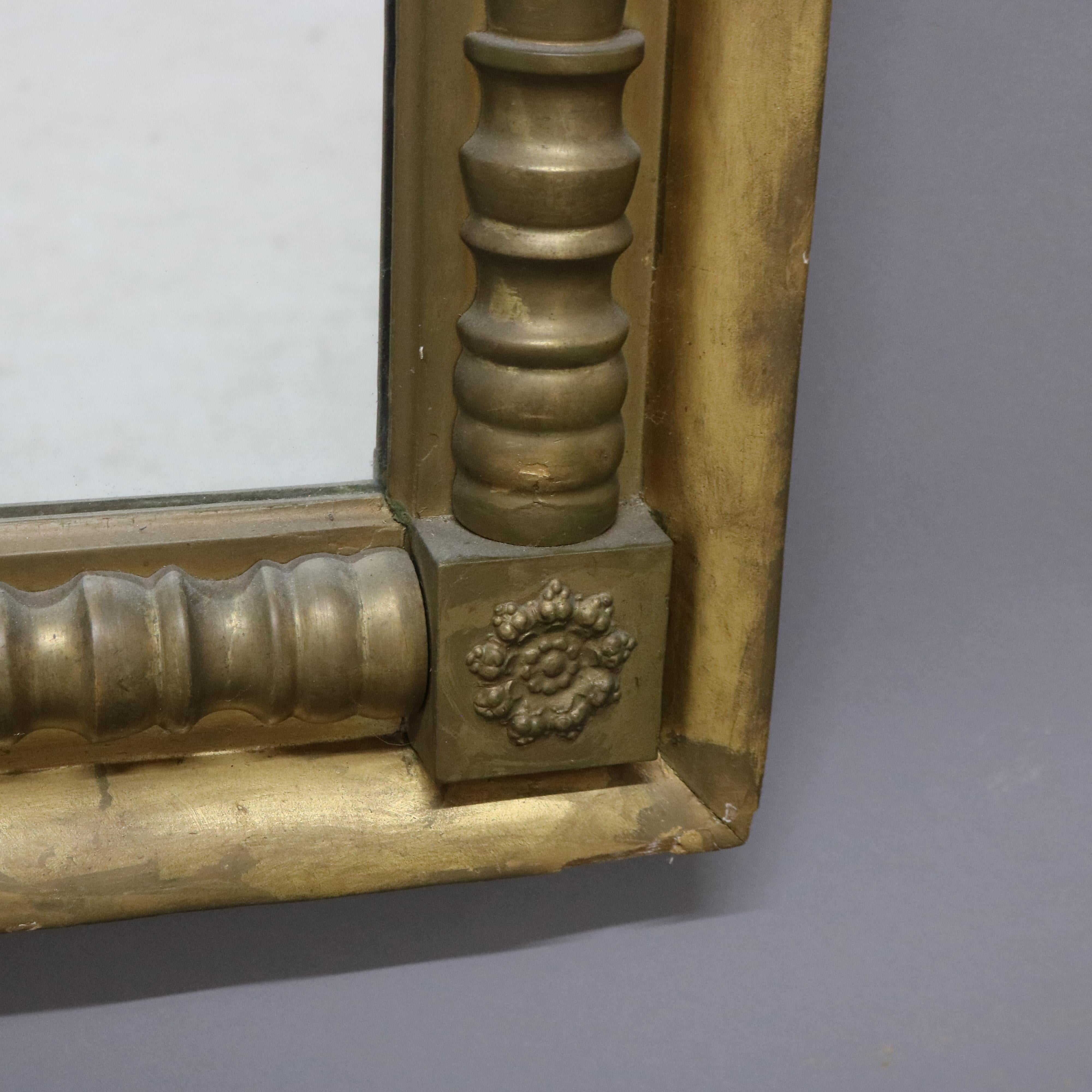 Antique miroir mural Empire américain en bois doré en forme de colonne avec rosettes C1840 Bon état - En vente à Big Flats, NY