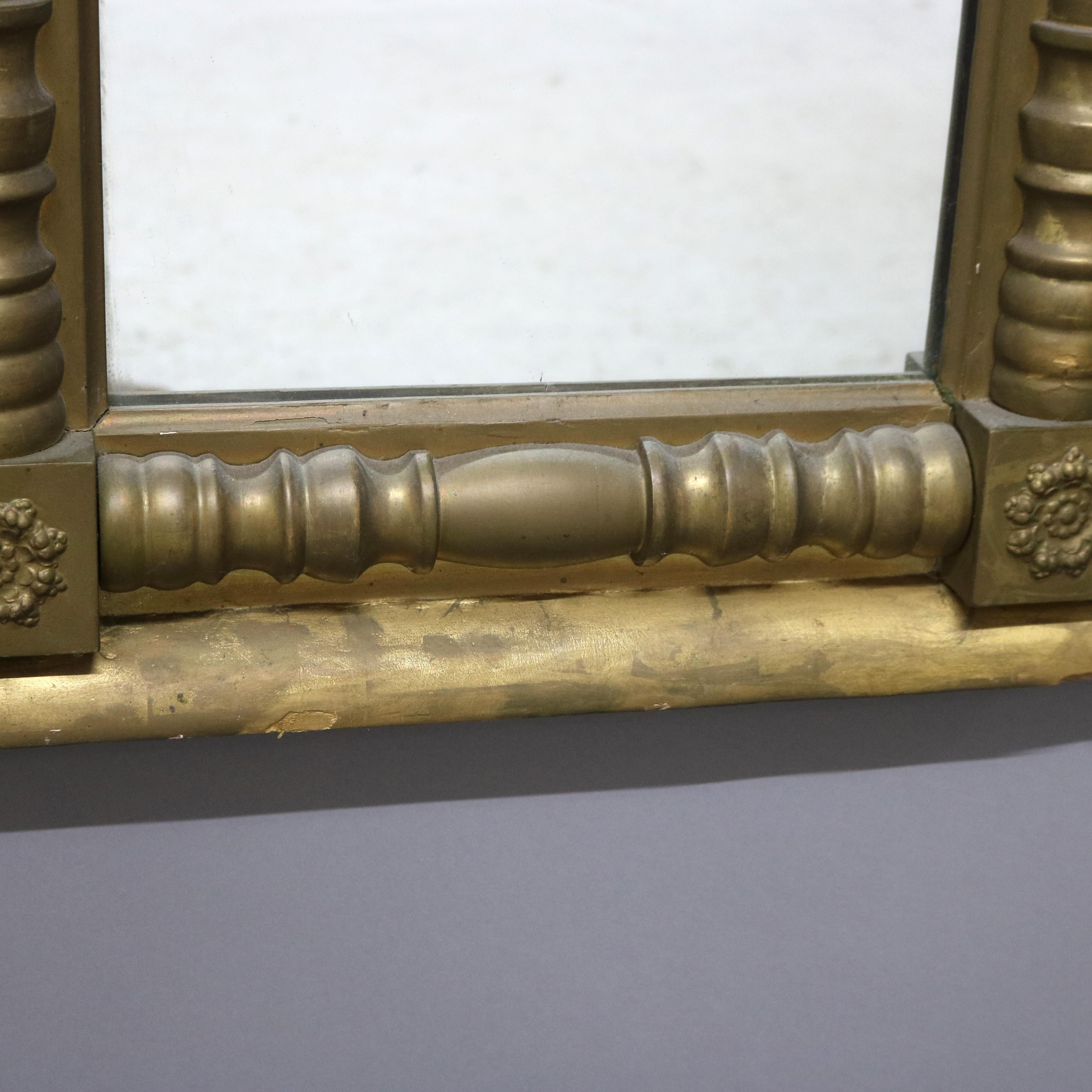 XIXe siècle Antique miroir mural Empire américain en bois doré en forme de colonne avec rosettes C1840 en vente
