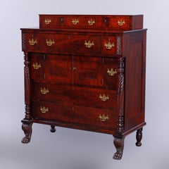 Buffet ancien en acajou flammé sculpté de style classique grec de l'Empire américain, vers 1840