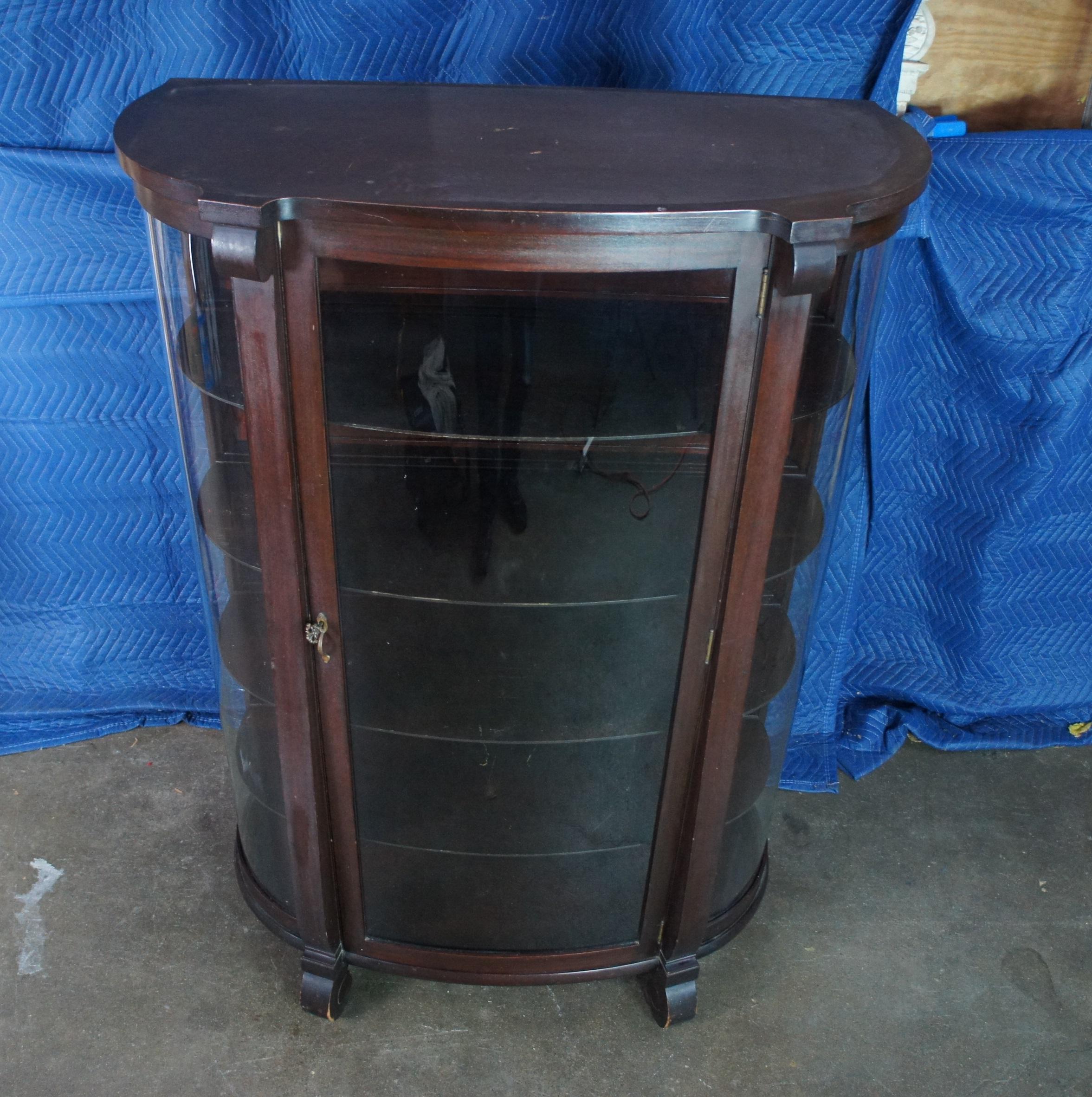 Antique American Empire Mahogany Bow Front Curio China Display Cabinet In Good Condition In Dayton, OH