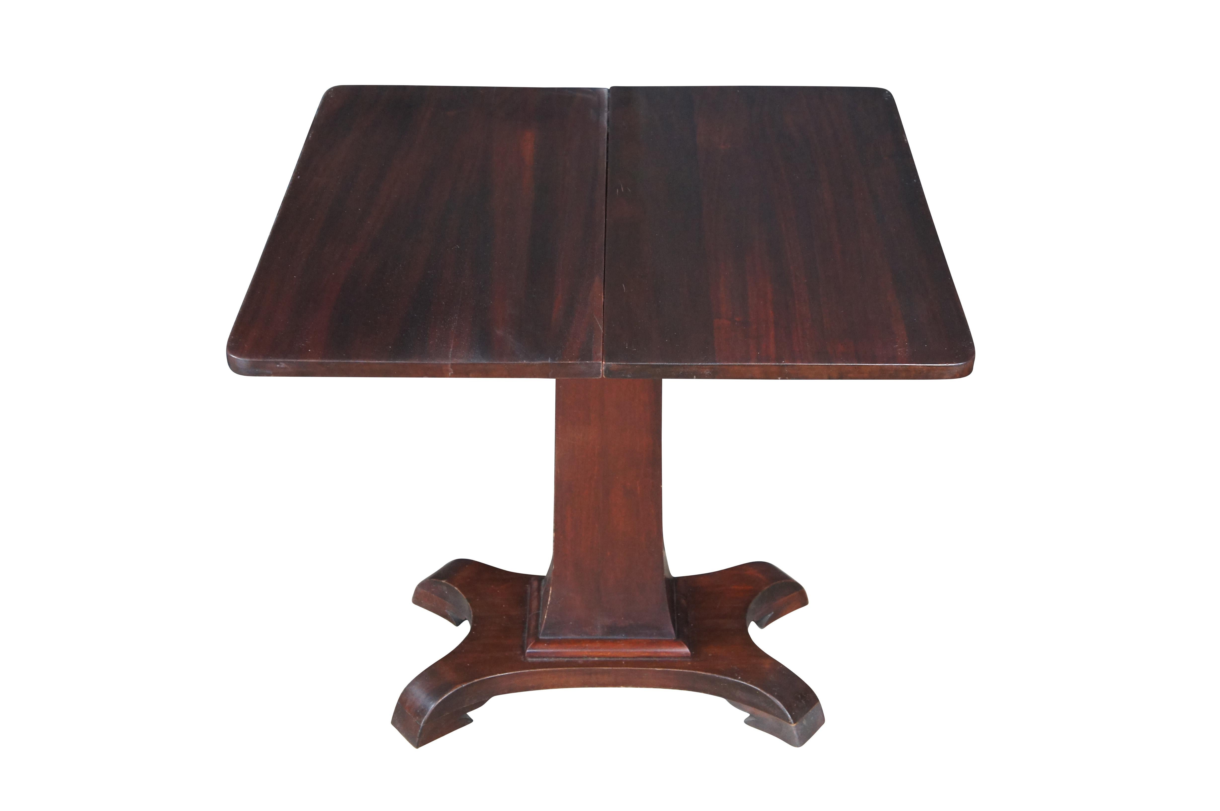 Américain Ancienne table de jeu Empire américaine en acajou Console de cartes Parlor Tea Tab en vente