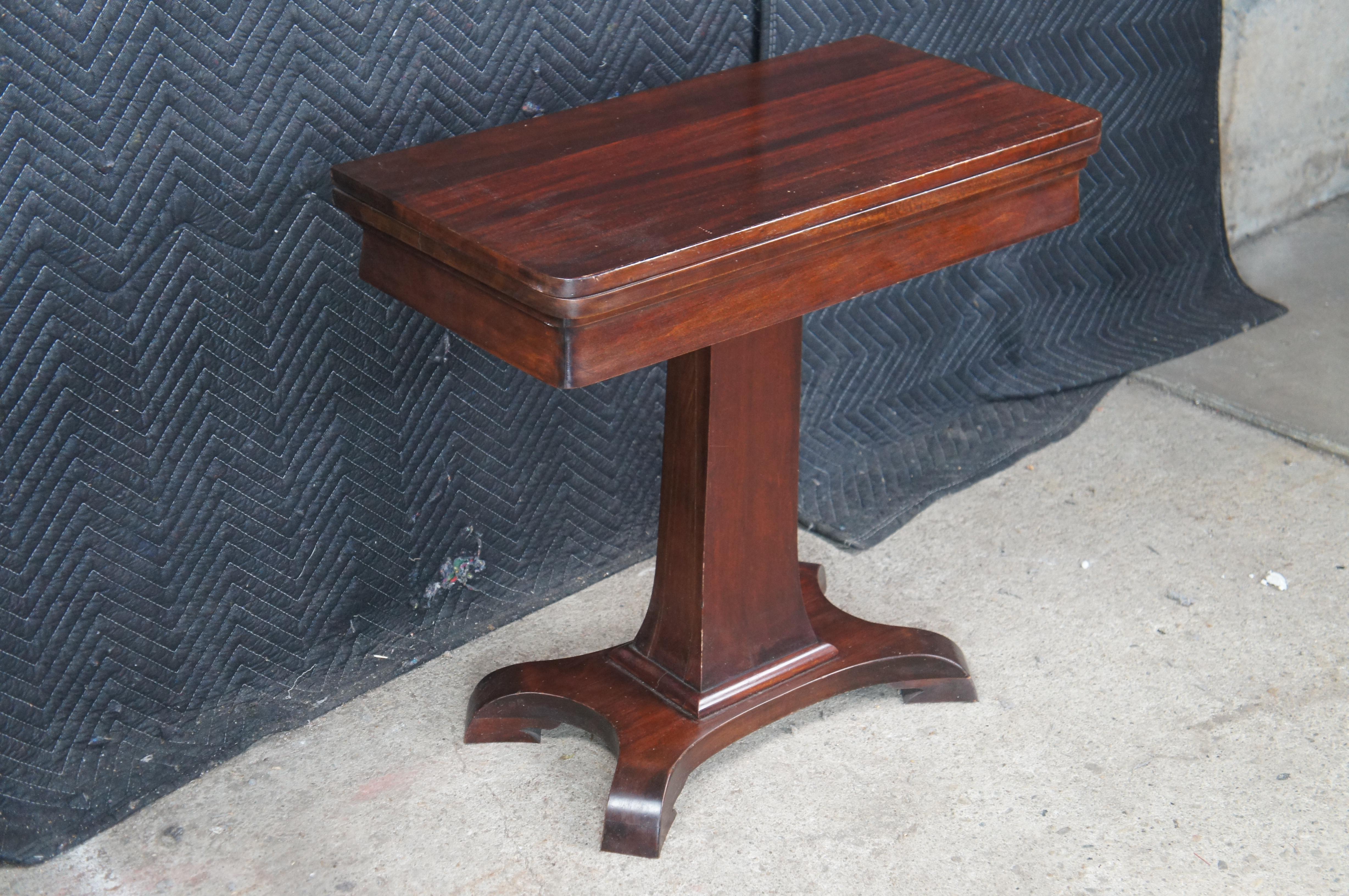 Ancienne table de jeu Empire américaine en acajou Console de cartes Parlor Tea Tab État moyen - En vente à Dayton, OH