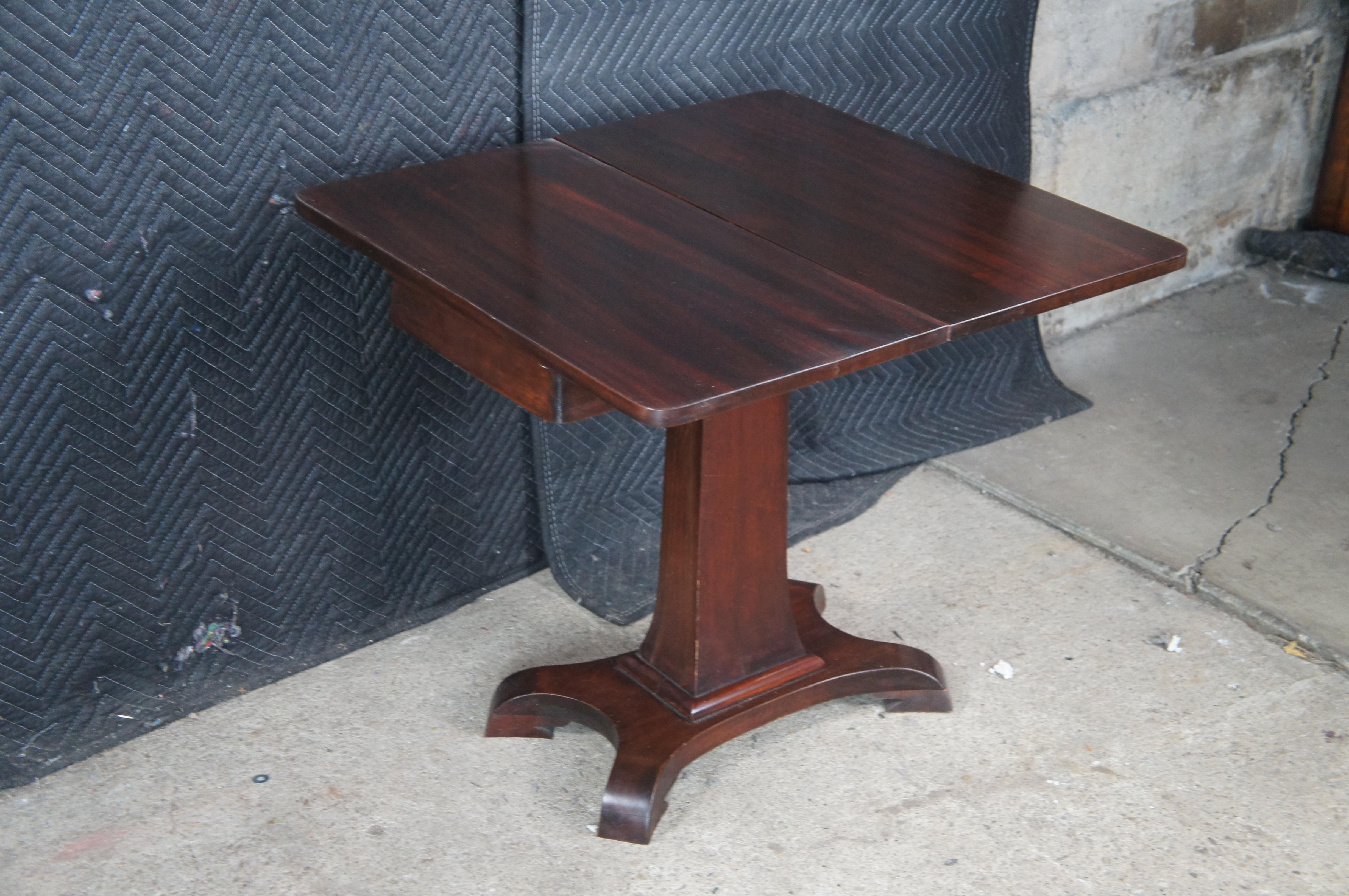 Ancienne table de jeu Empire américaine en acajou Console de cartes Parlor Tea Tab en vente 2