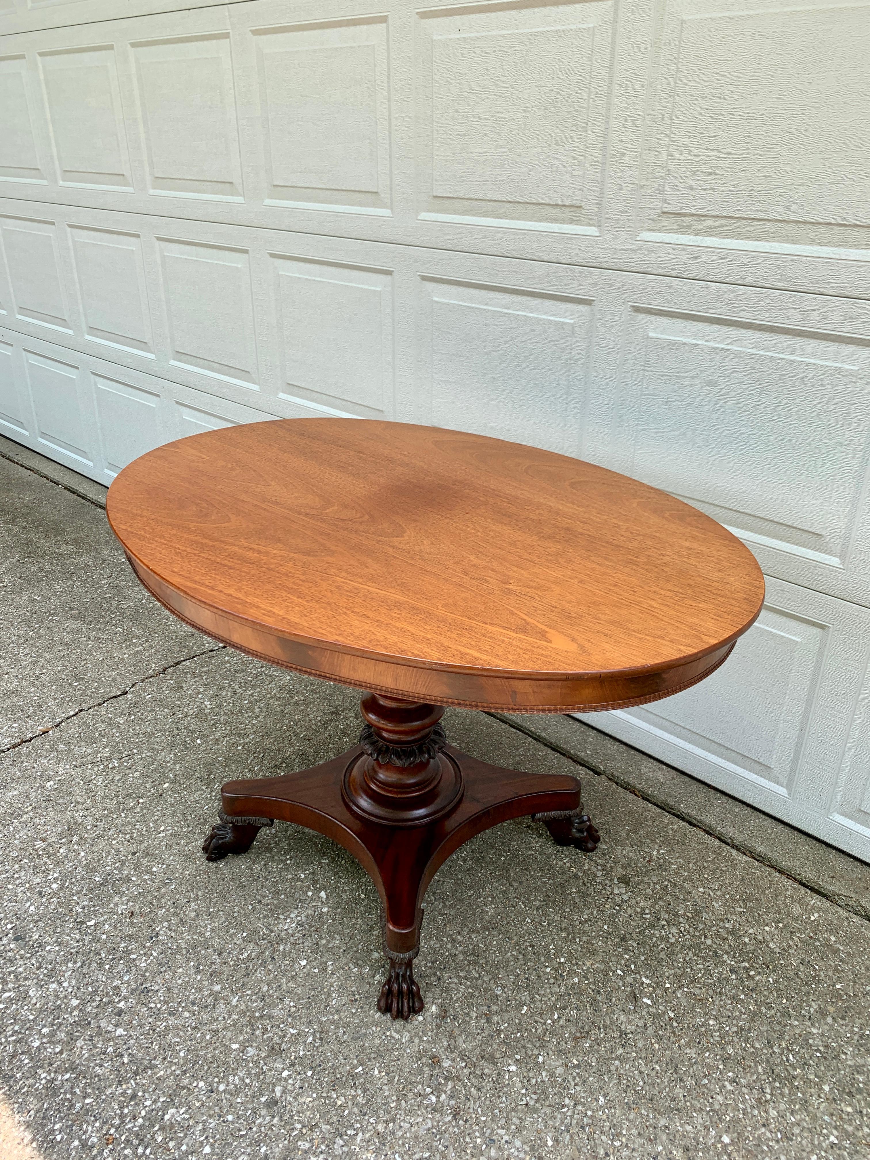 Antique American Empire Mahogany Paw Foot Pedestal Center Table In Good Condition For Sale In Elkhart, IN