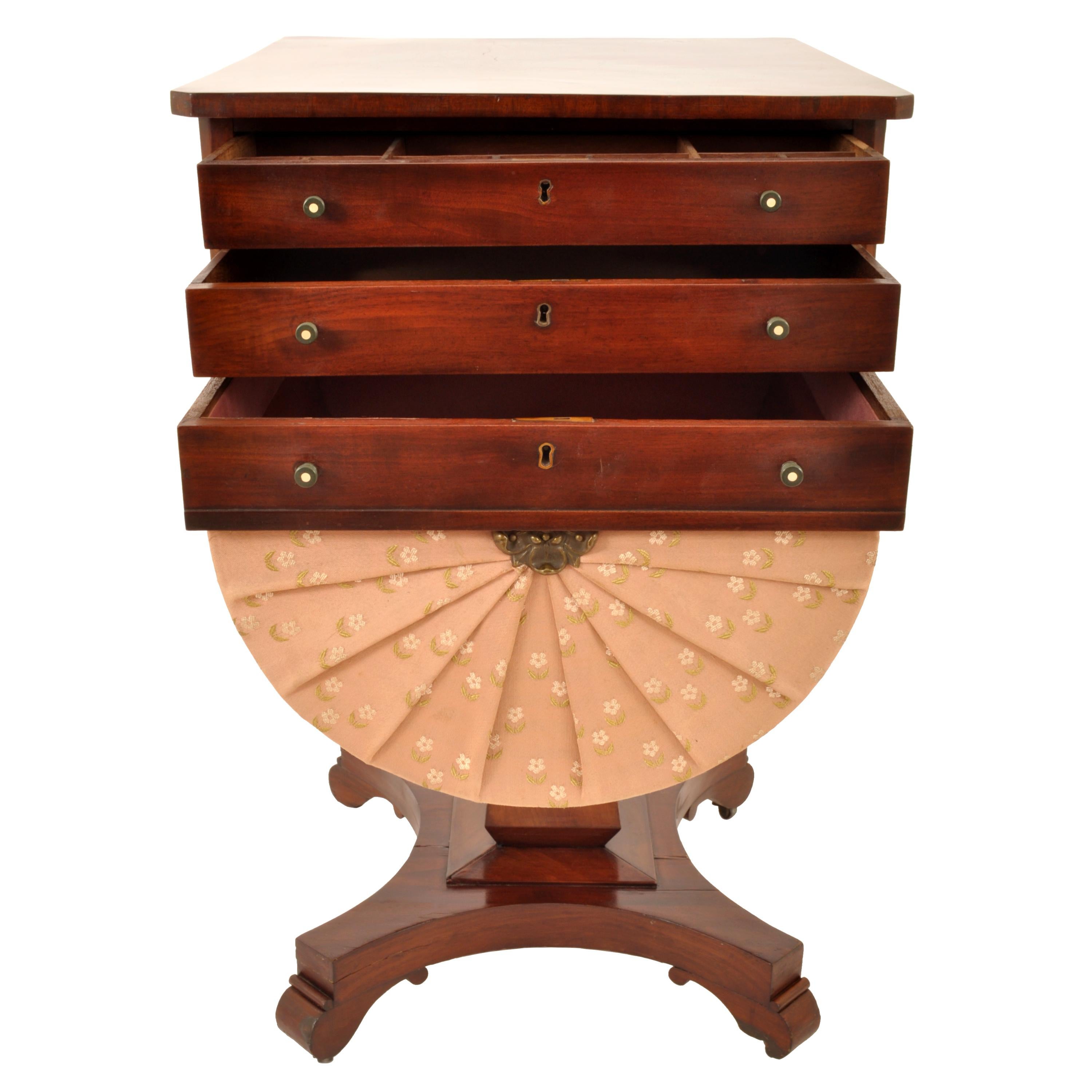 Antique American Empire Mahogany Pedestal Sewing Work Table New York Circa 1840 In Good Condition For Sale In Portland, OR