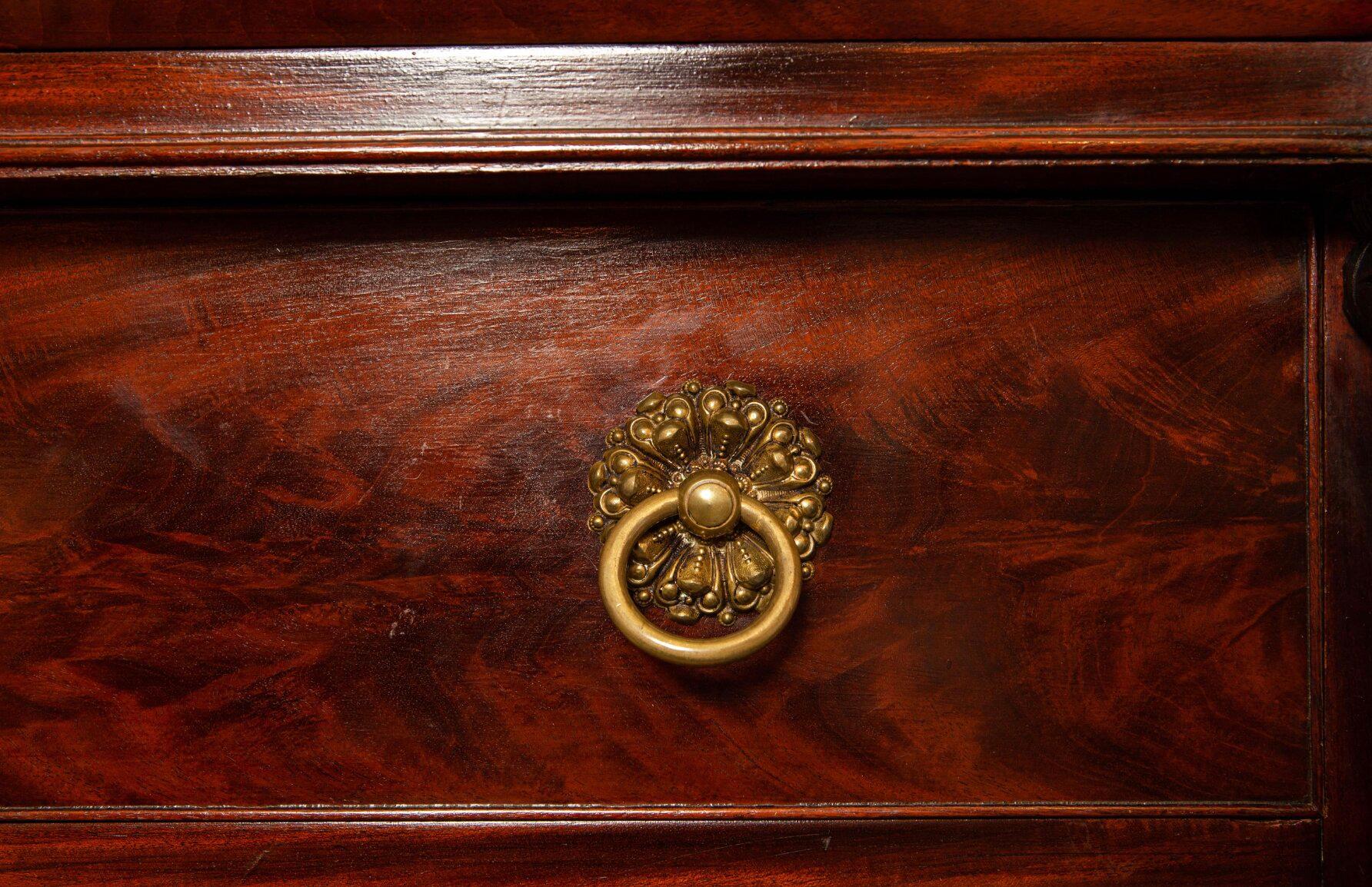 Antique American Empire Mahogany Wood 4-Drawer Chest, circa 1800-1840 For Sale 1