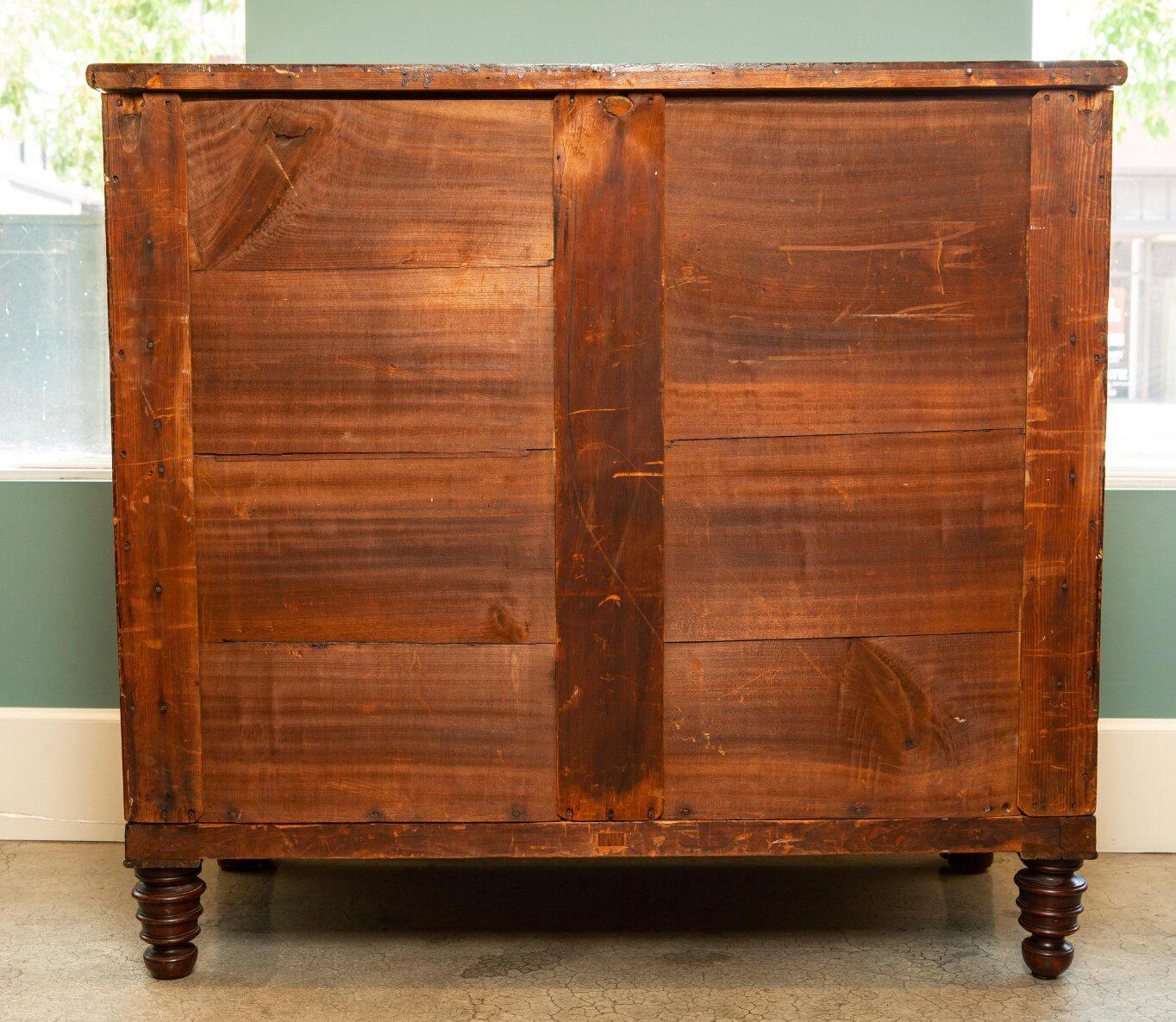 Antique American Empire Mahogany Wood 4-Drawer Chest, circa 1800-1840 For Sale 4