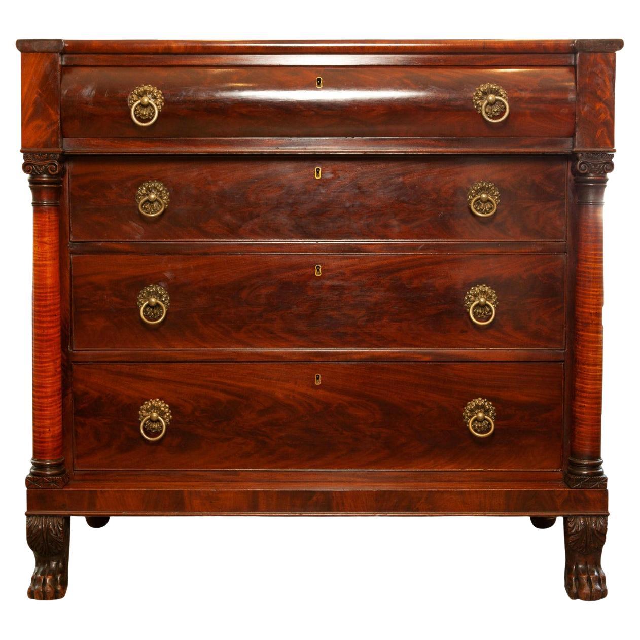 Ancienne commode américaine de style Empire à 4 tiroirs en bois d'acajou, vers 1800-1840