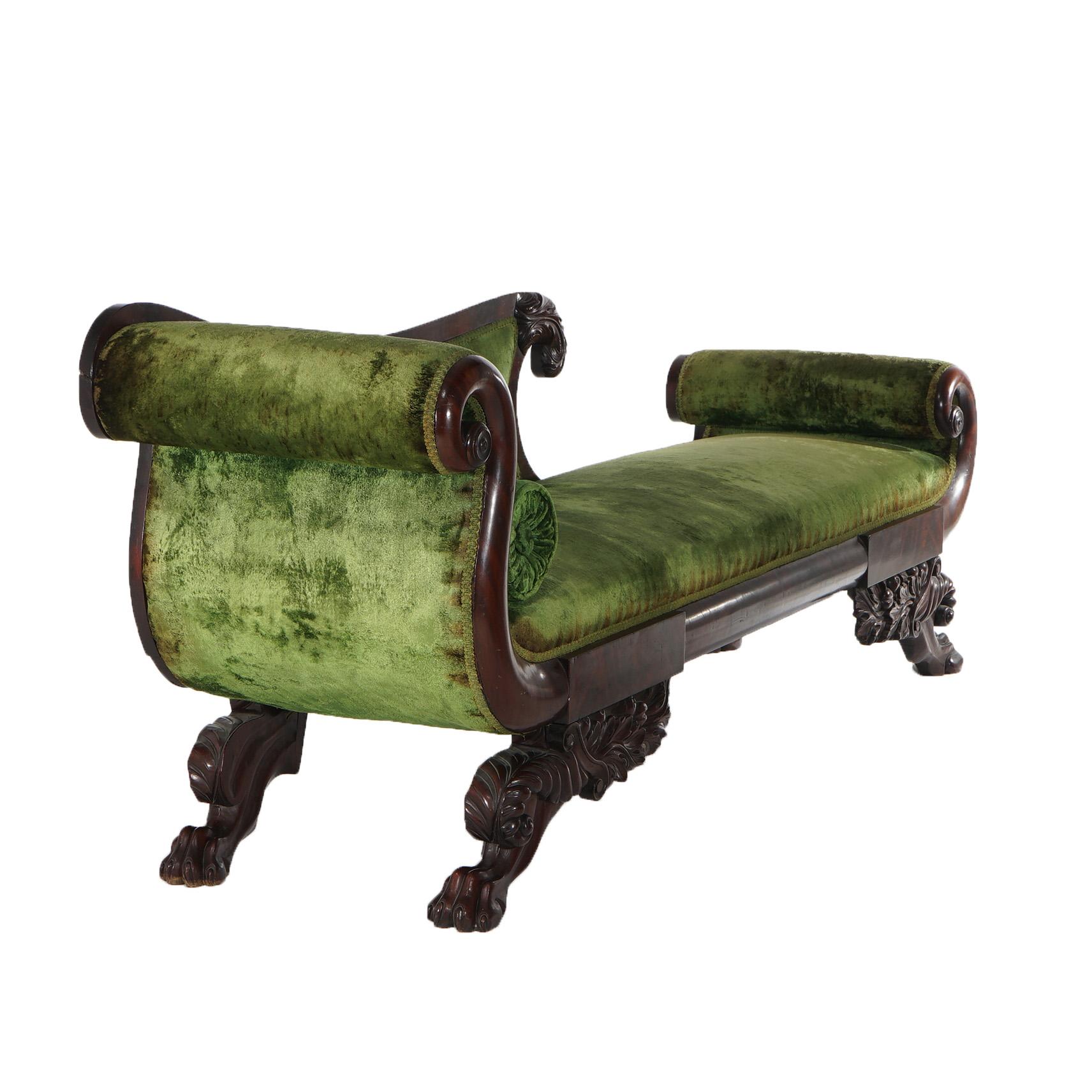 Antikes neoklassizistisches amerikanisches Empire-Sofa aus geflammtem Mahagoni im Empire-Stil, C1840 im Angebot 6