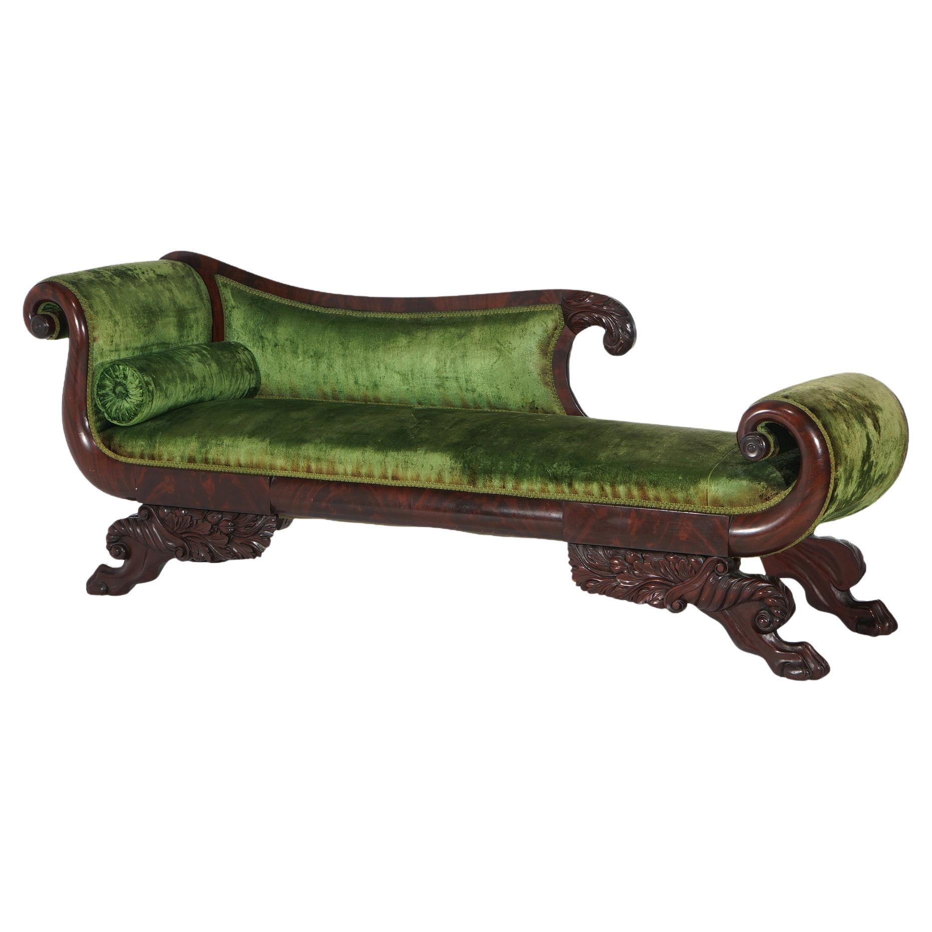 Antikes neoklassizistisches amerikanisches Empire-Sofa aus geflammtem Mahagoni im Empire-Stil, C1840 im Angebot