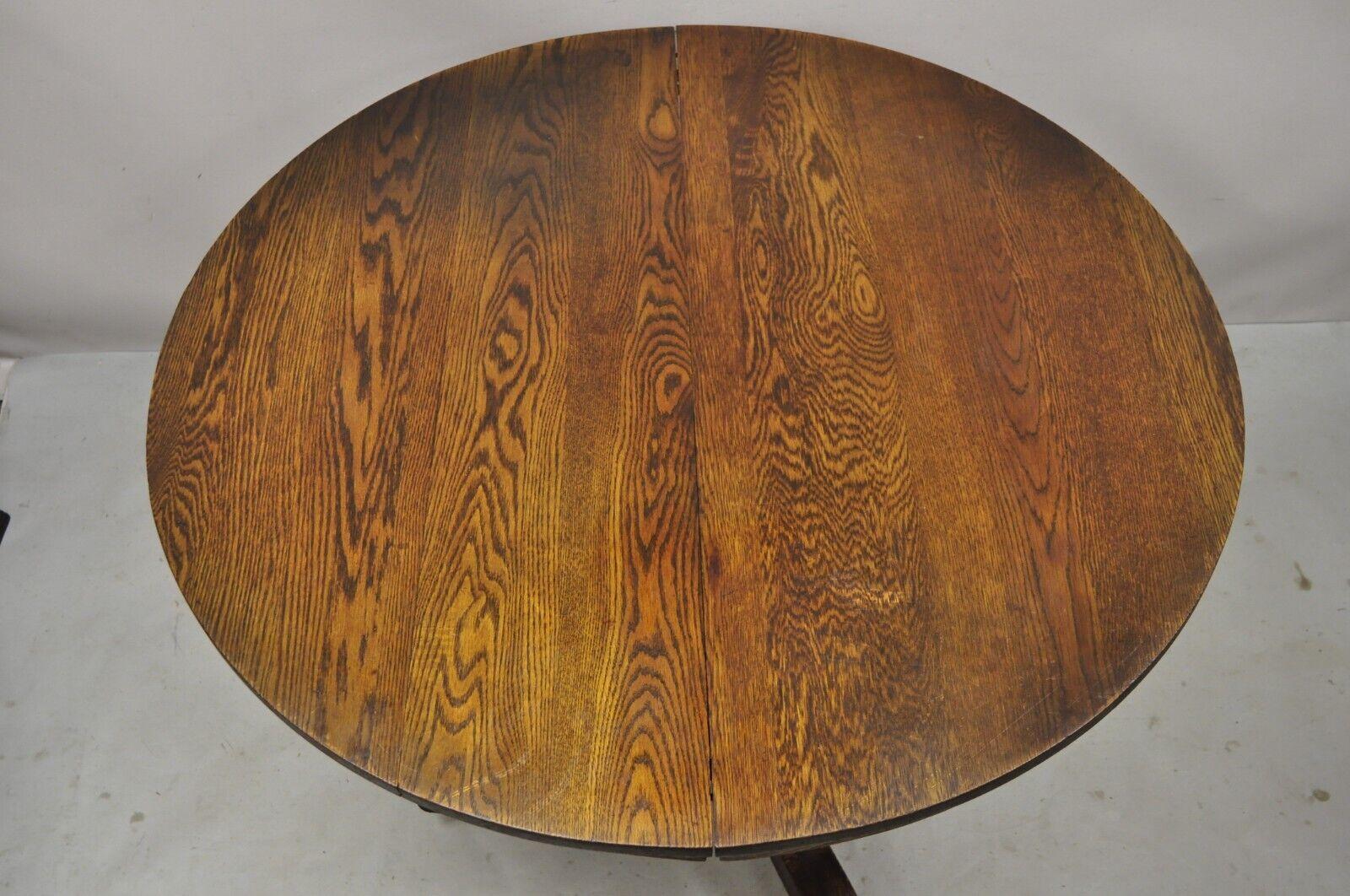 Antique American Empire Oak Wood Round Oak Pedestal Base Dining Table In Good Condition In Philadelphia, PA