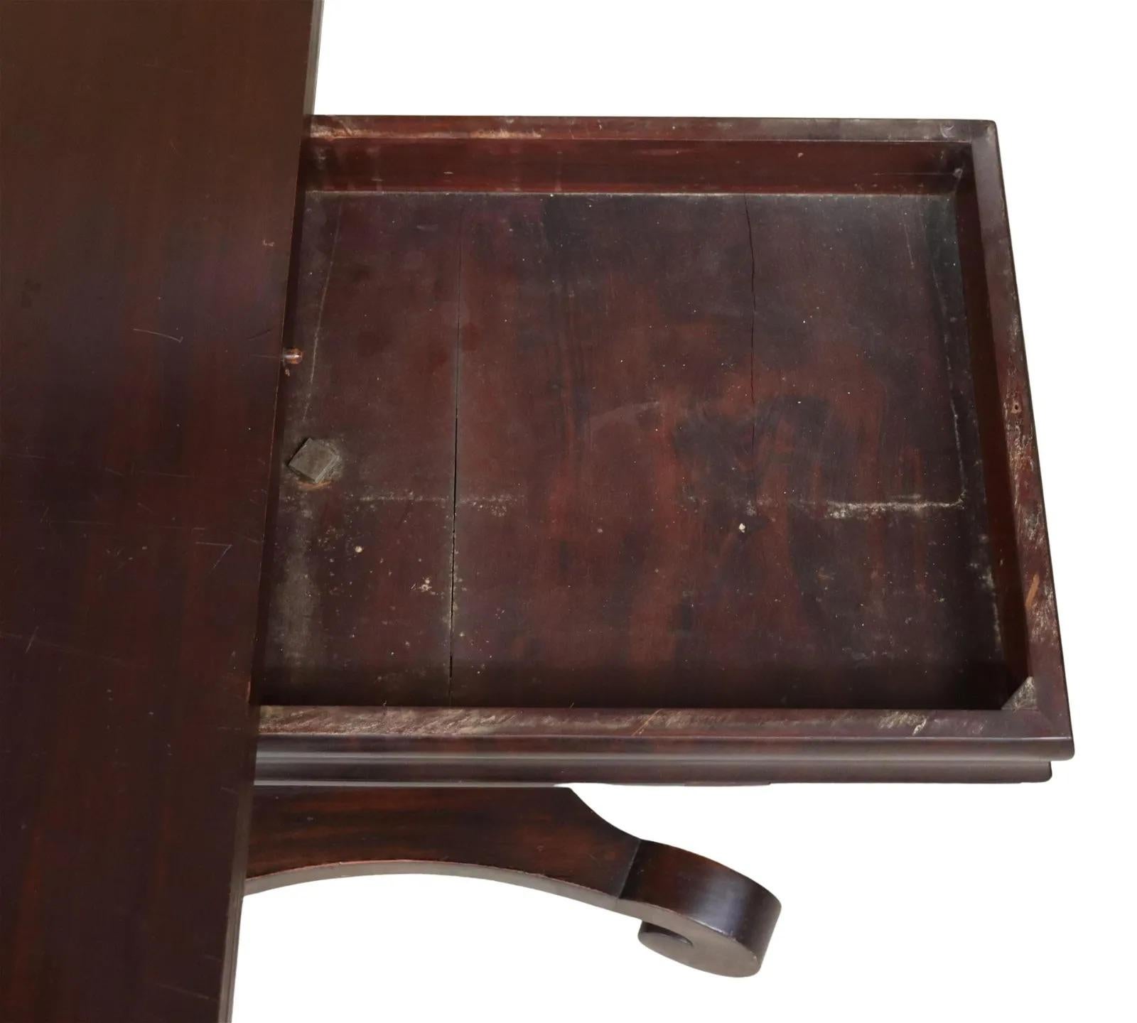 Antique American Empire Period Mahogany Games Table In Good Condition For Sale In Sheridan, CO
