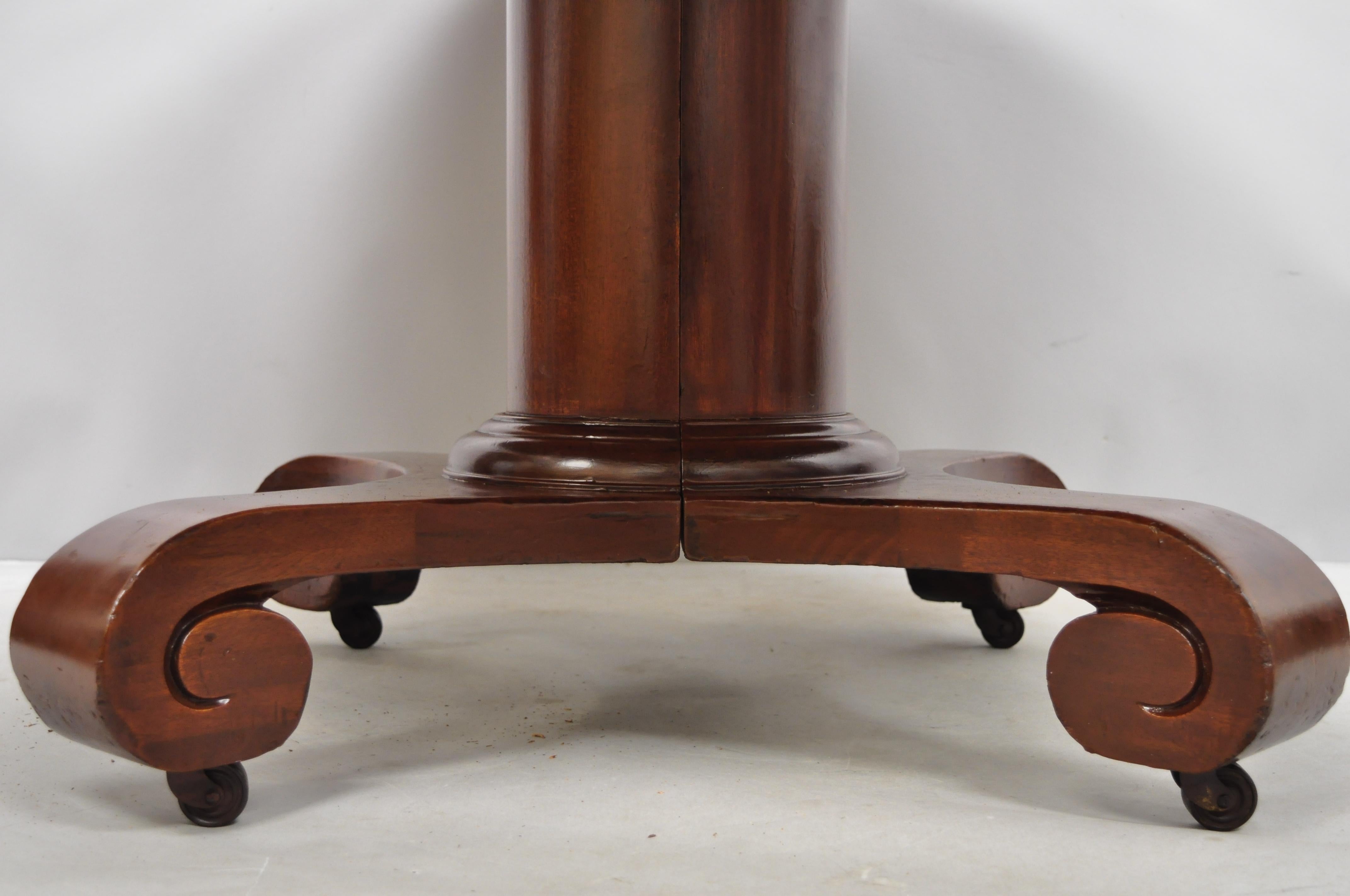 Ancienne table à manger Empire américaine à piédestal rond en acajou 1
