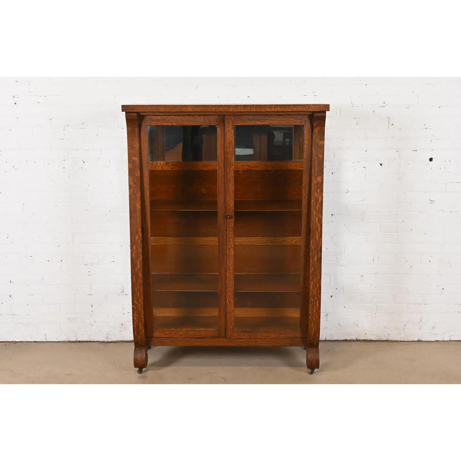 Stile impero Antica libreria americana Empire Tiger Oak di Rockford Furniture, 1900