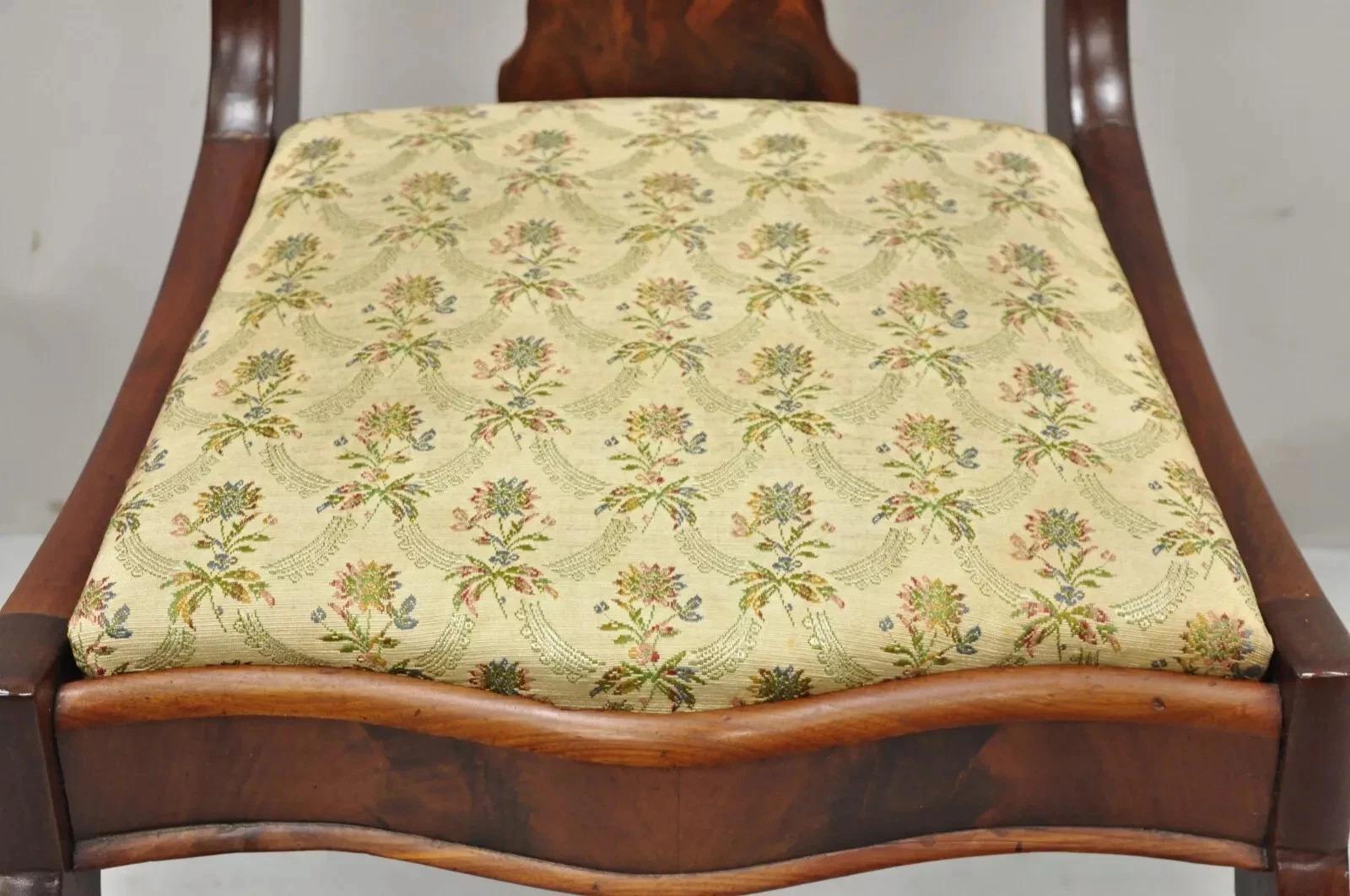 Antique American Empire Victorian Crotch Mahogany Carved Accent Side Chair In Good Condition For Sale In Philadelphia, PA