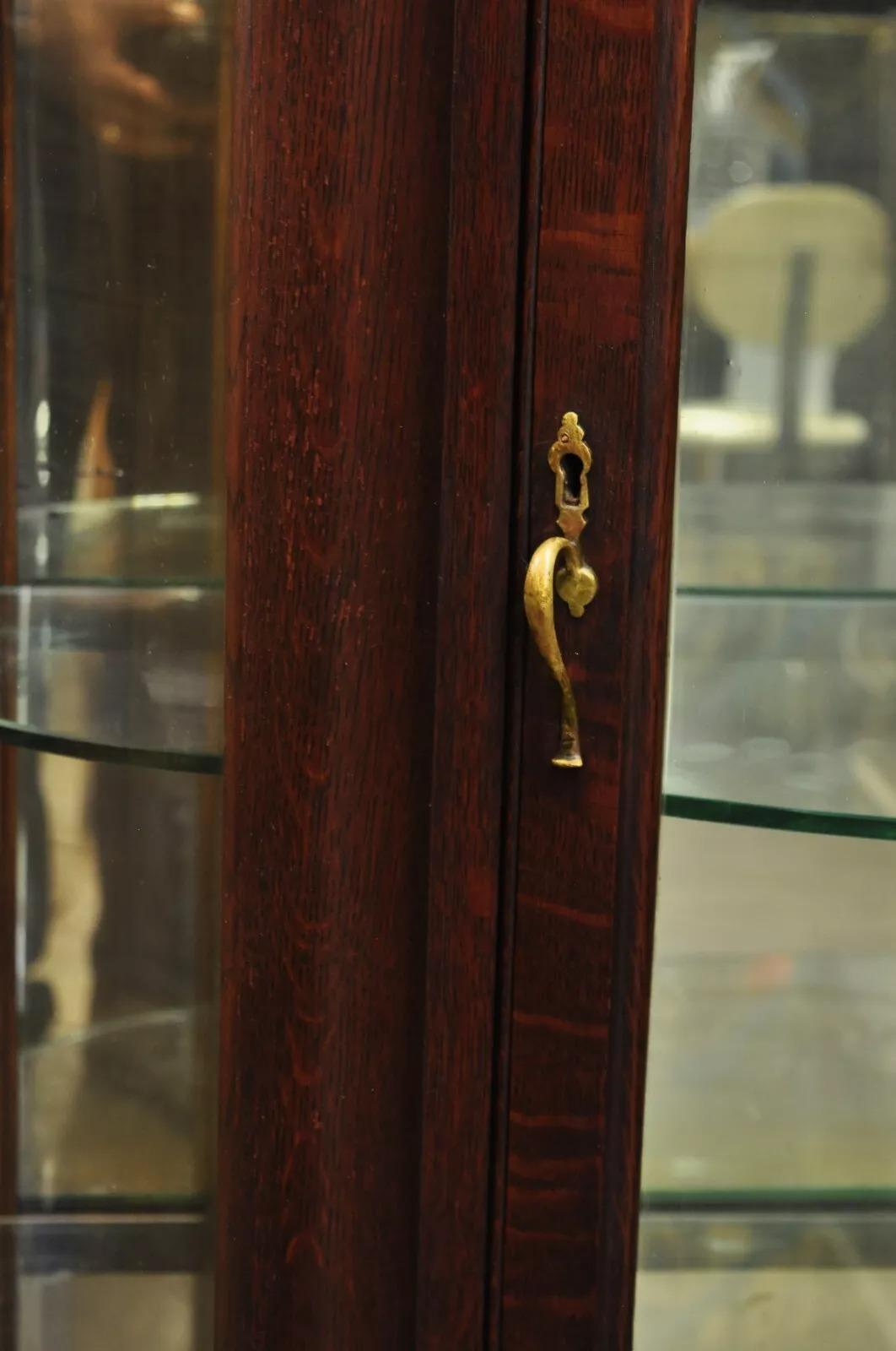 Antiker viktorianischer amerikanischer Empire-Schrank Curio aus Eichenholz und geschwungenem Glas, China (19. Jahrhundert) im Angebot