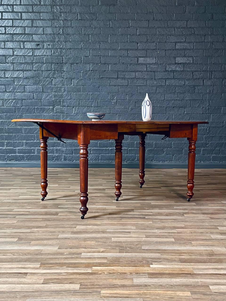 Other Antique American Farmhouse Maple Drop-Leaf Extension Dining Table w/ Turned Legs For Sale