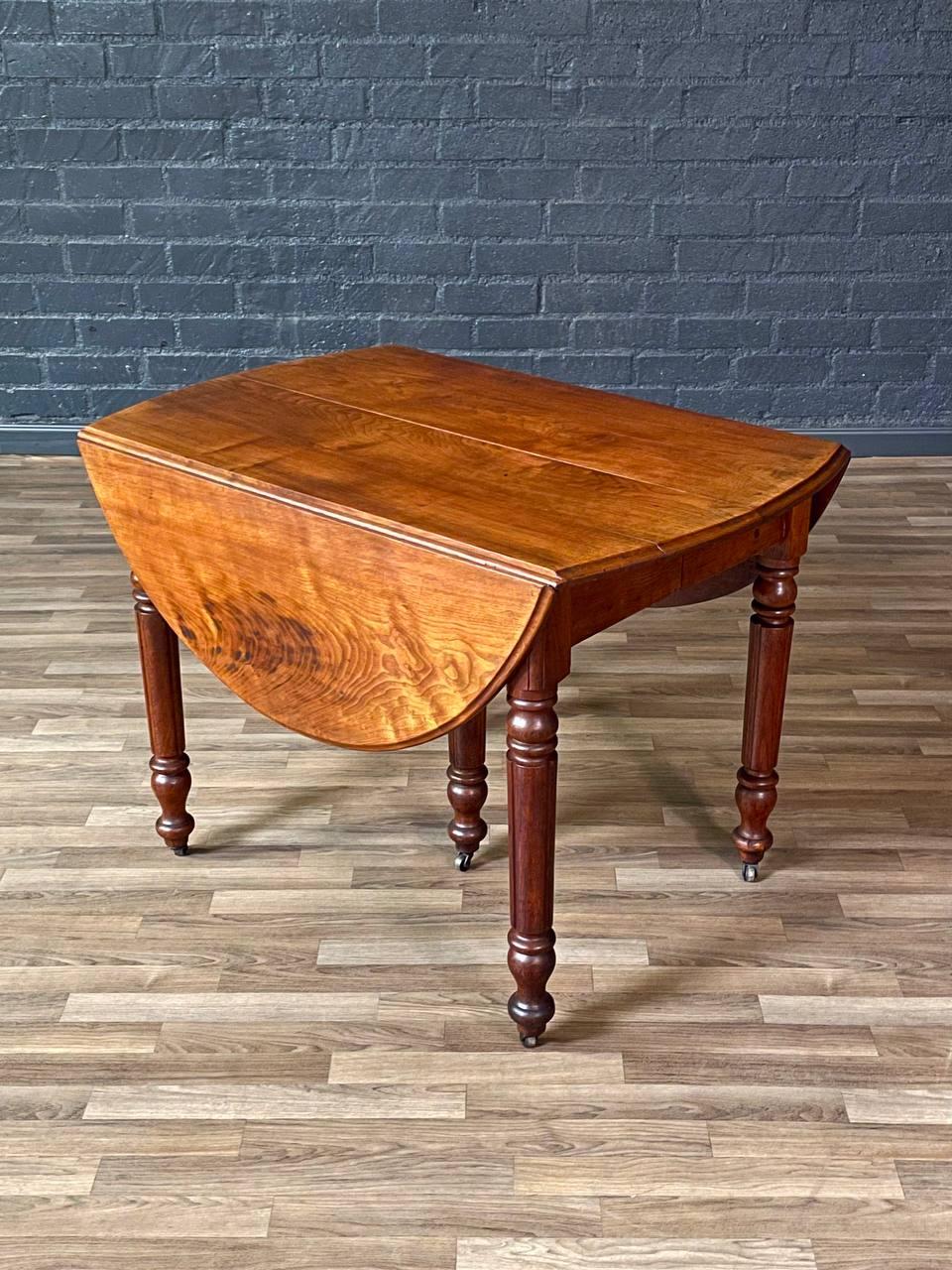 Early 20th Century Antique American Farmhouse Maple Drop-Leaf Extension Dining Table w/ Turned Legs For Sale