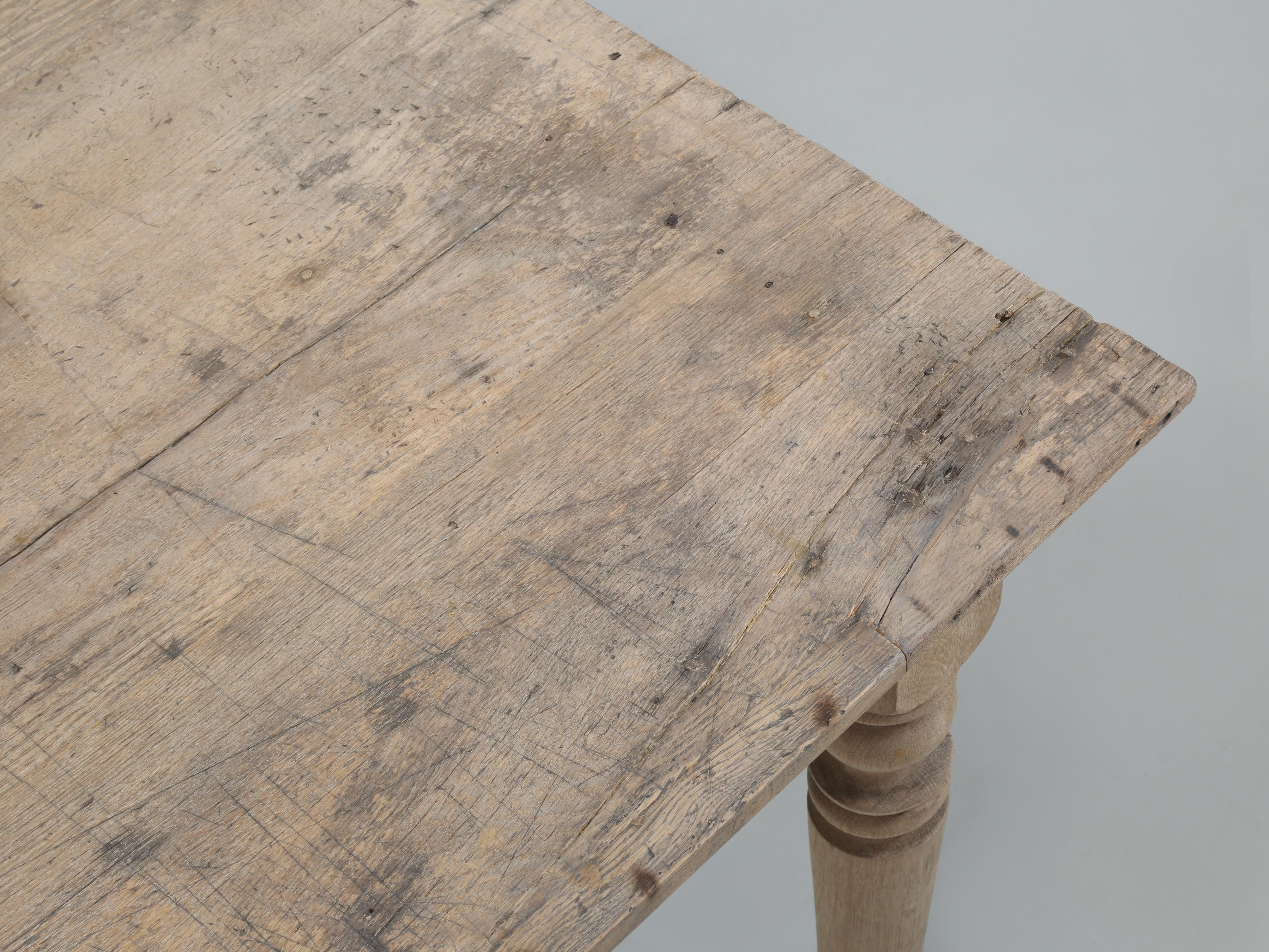 Antiker amerikanischer Bauernhaus- oder Erntetisch aus Eichenholz mit 14-Plus Original-Finish (Land) im Angebot