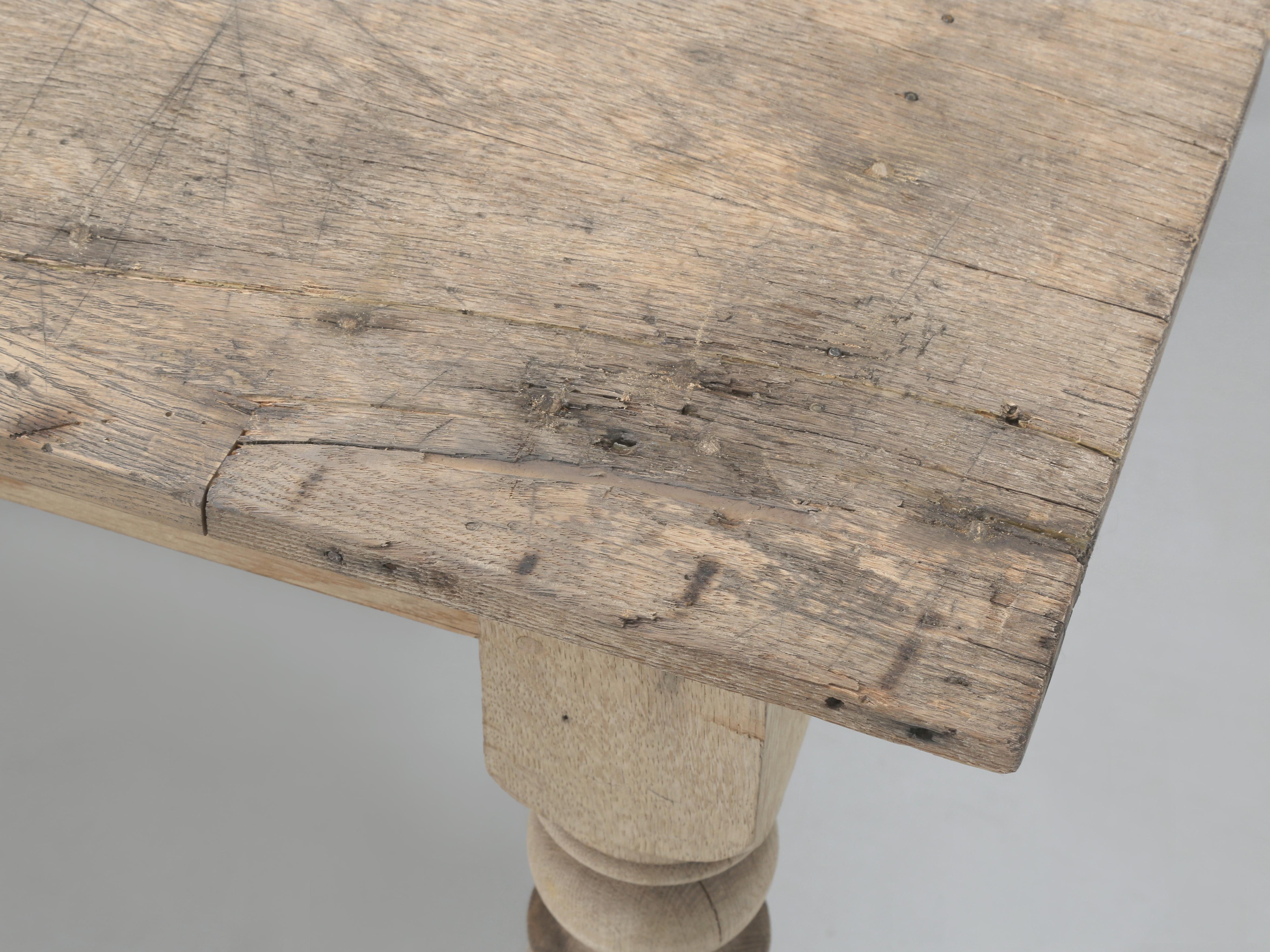 Antiker amerikanischer Bauernhaus- oder Erntetisch aus Eichenholz mit 14-Plus Original-Finish (Handgefertigt) im Angebot