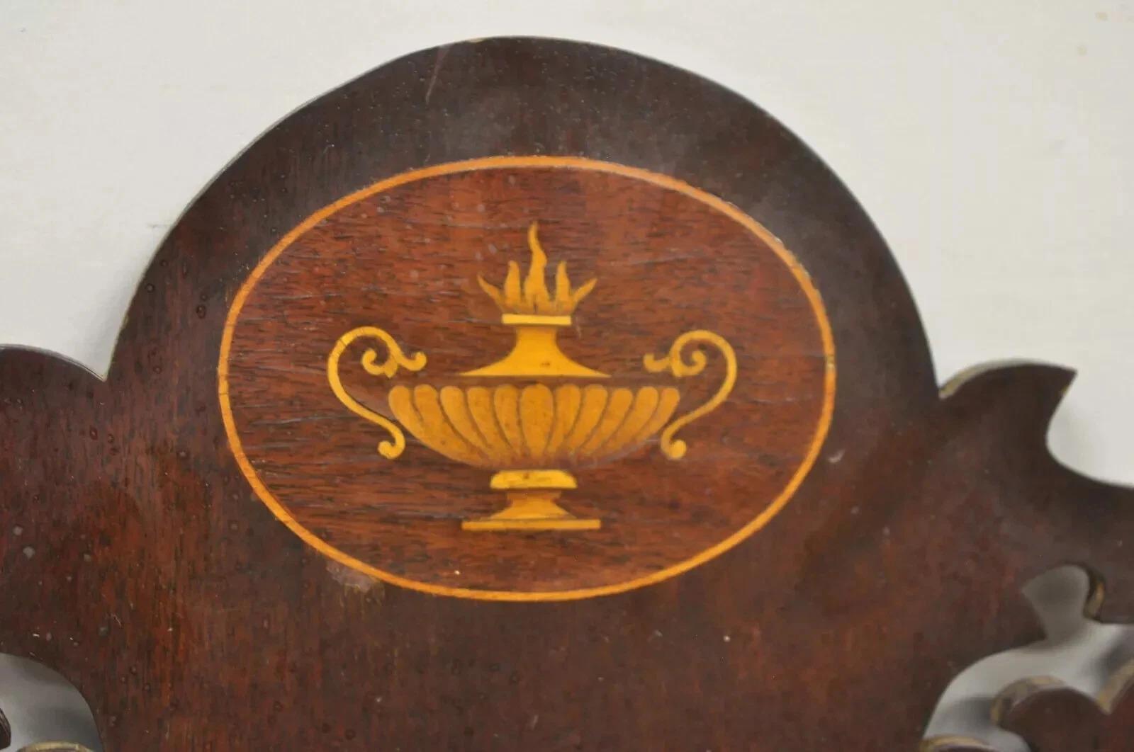 Unknown Antique American Federal Carved Mahogany Mirror Wall With Satinwood Urn Inlay For Sale