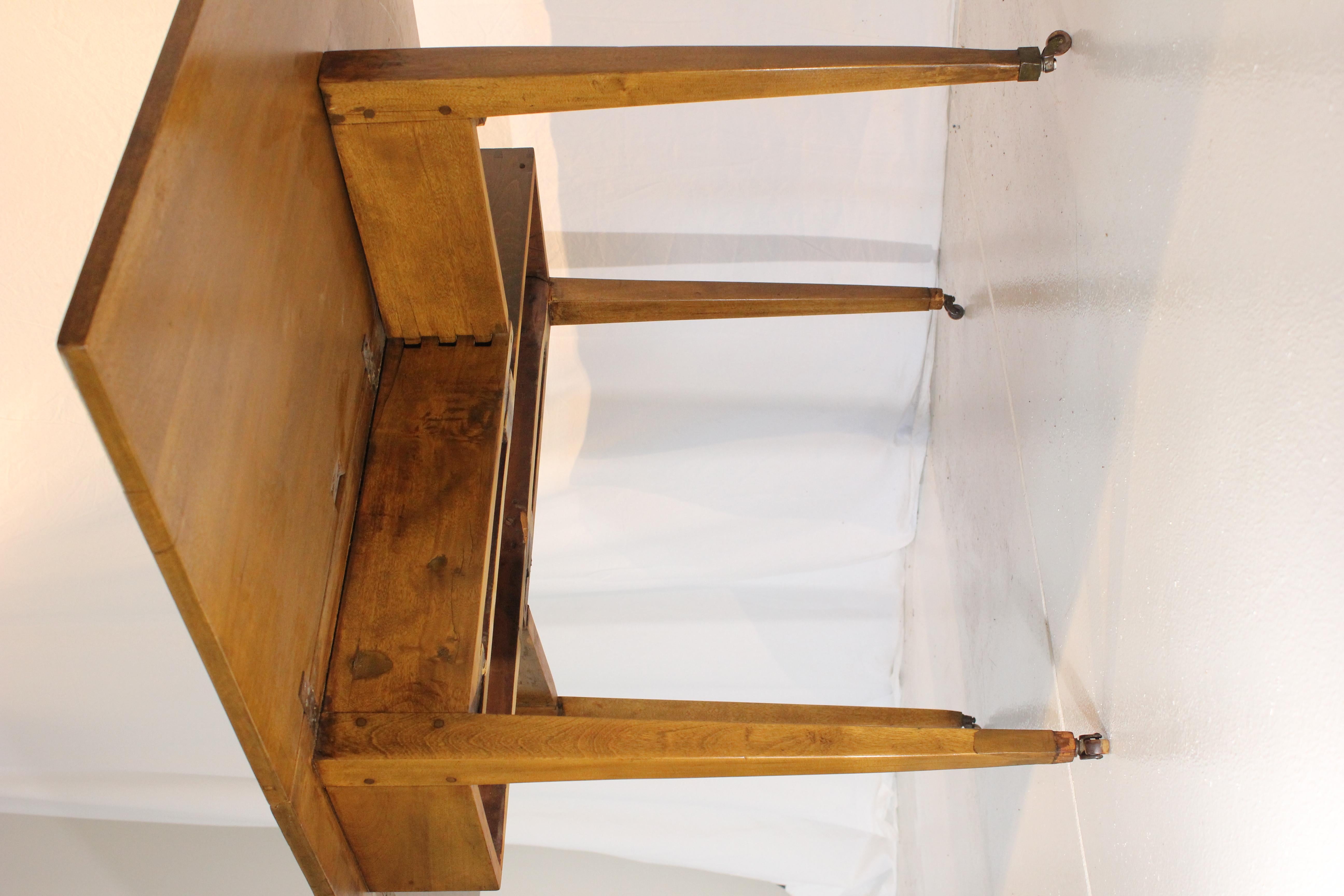 Antique American Federal Drop Leaf Mahogany Dining Table Early 19th Century For Sale 6