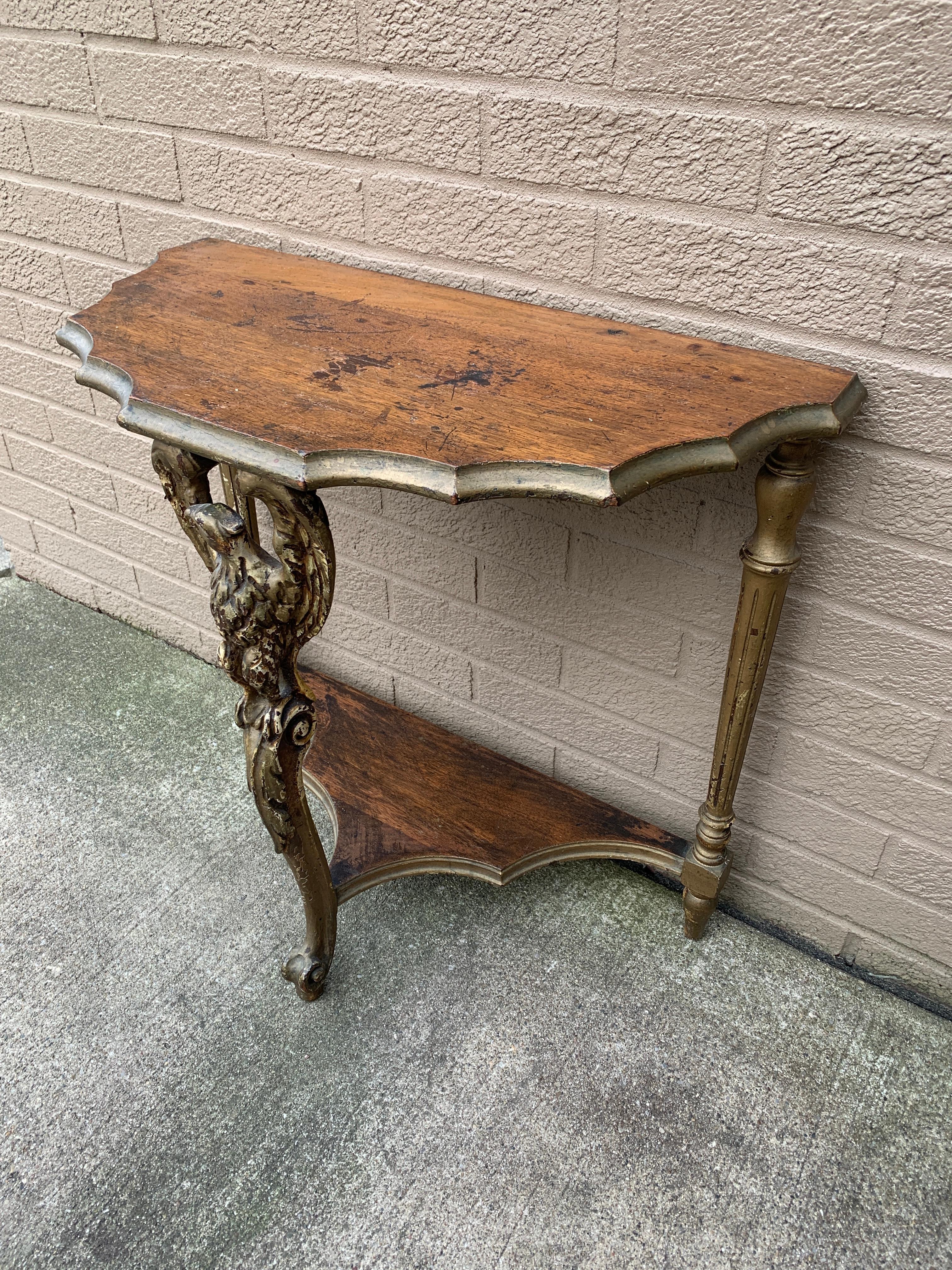 Antique American Federal Eagle Walnut Side Table, Mid 19th Century For Sale 1