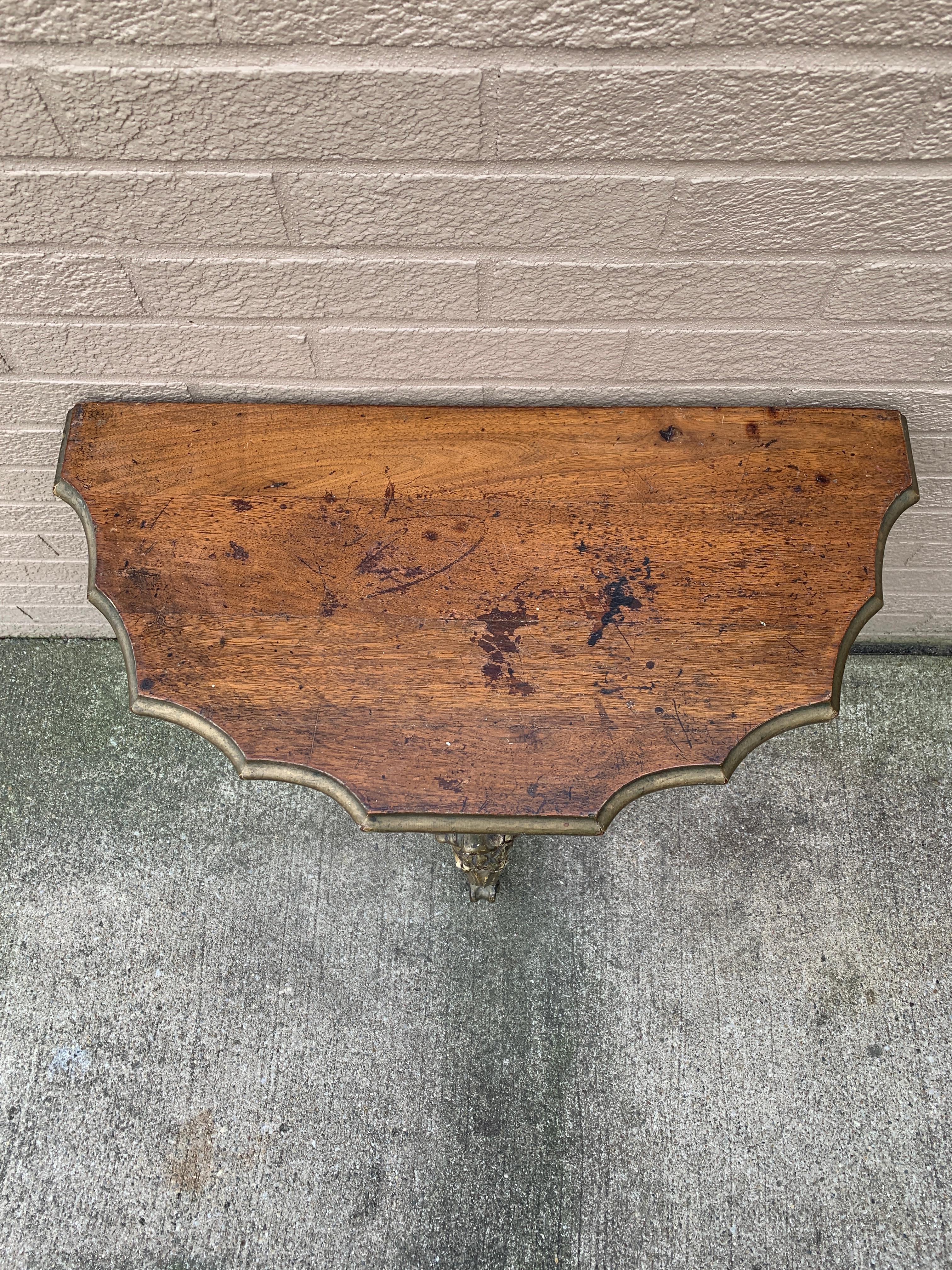 Antique American Federal Eagle Walnut Side Table, Mid 19th Century For Sale 5