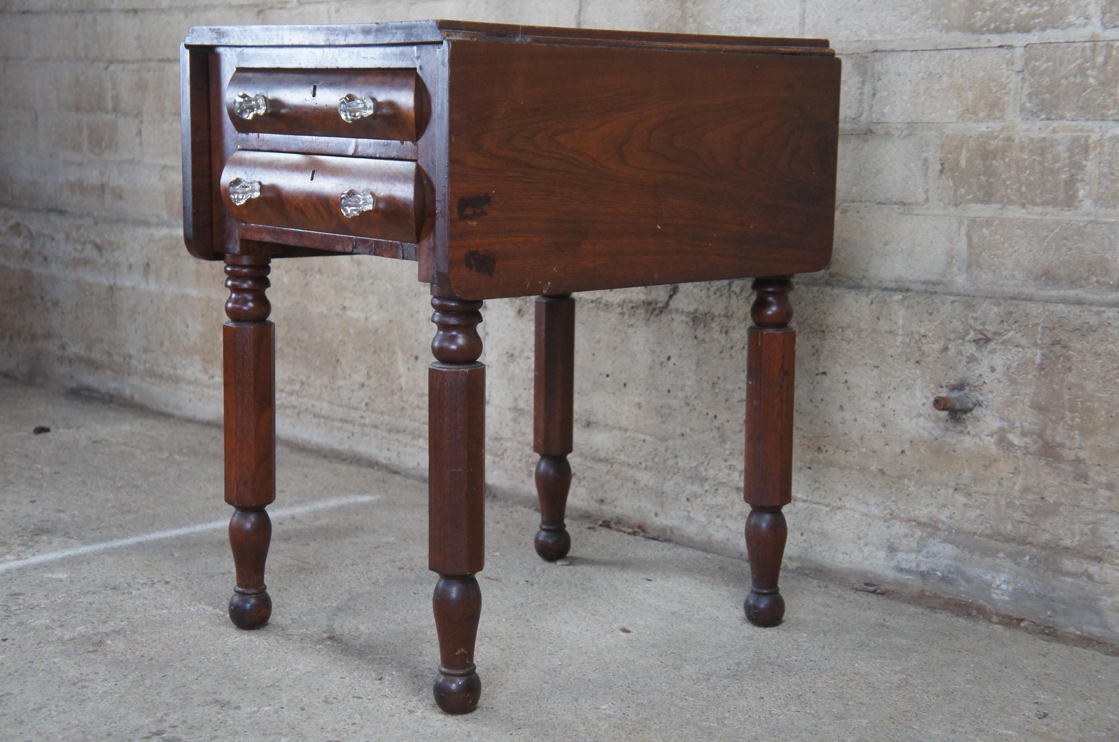 Antique American Federal Empire Mahogany Drop Leaf Side Table Nightstand Drawer In Good Condition In Dayton, OH
