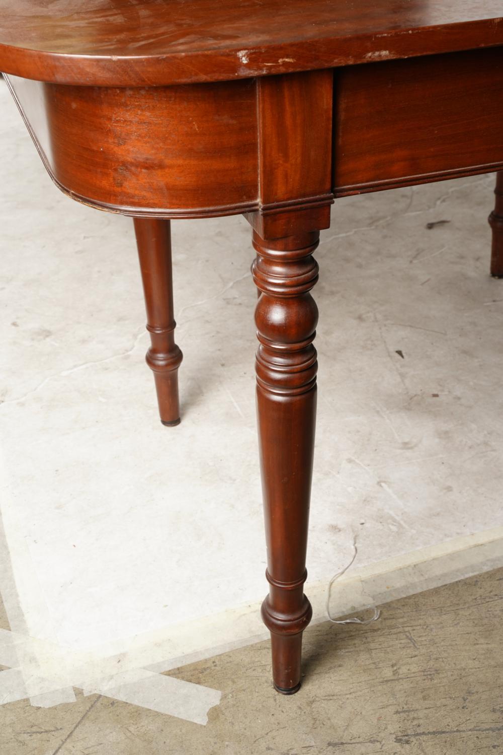 Antique American Federal Mahogany Banquet Dining Table For Sale 1