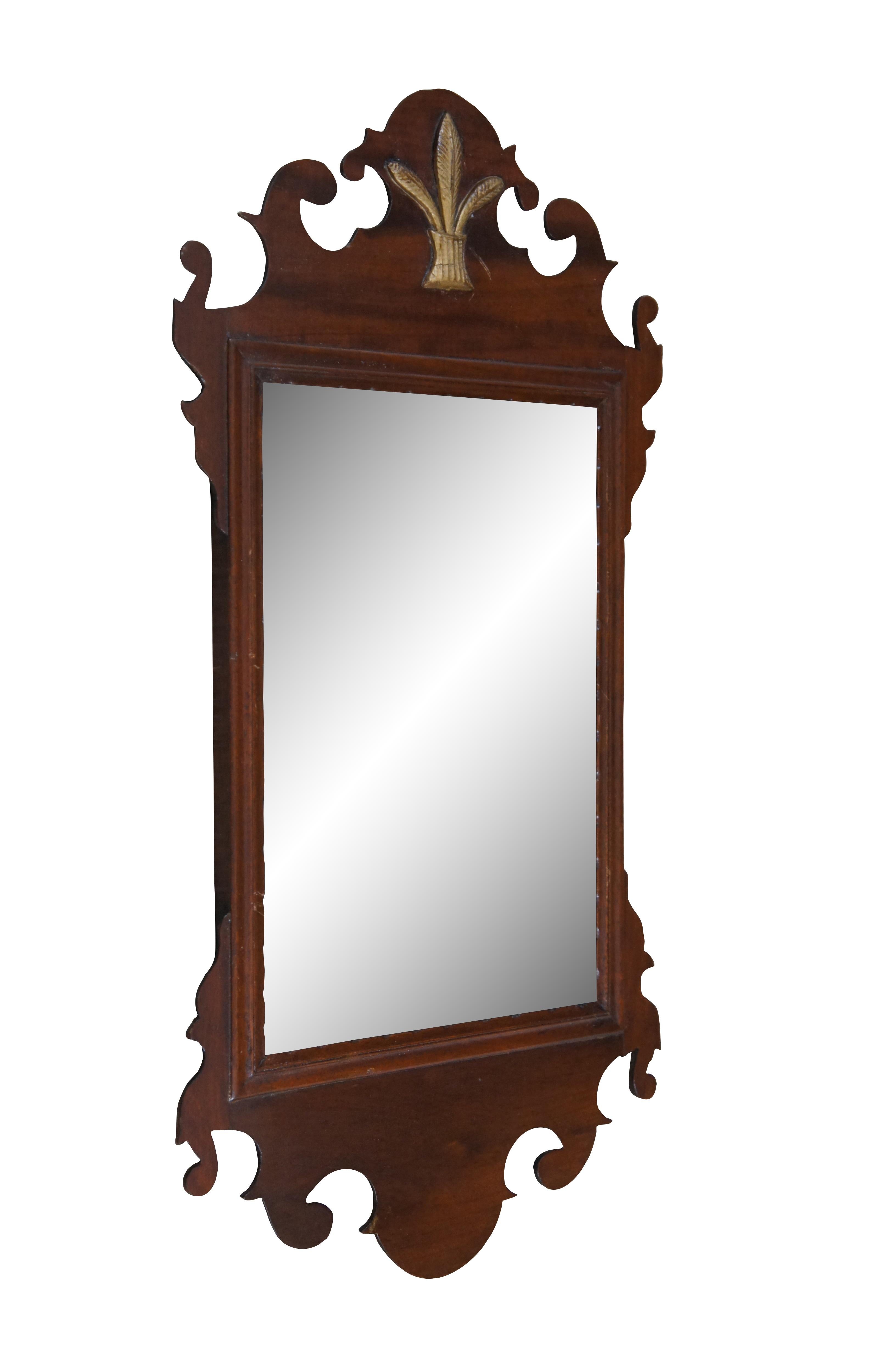 Fédéral Antique Federal Mahogany Feathers Plume Wall Vanity Mirror 26