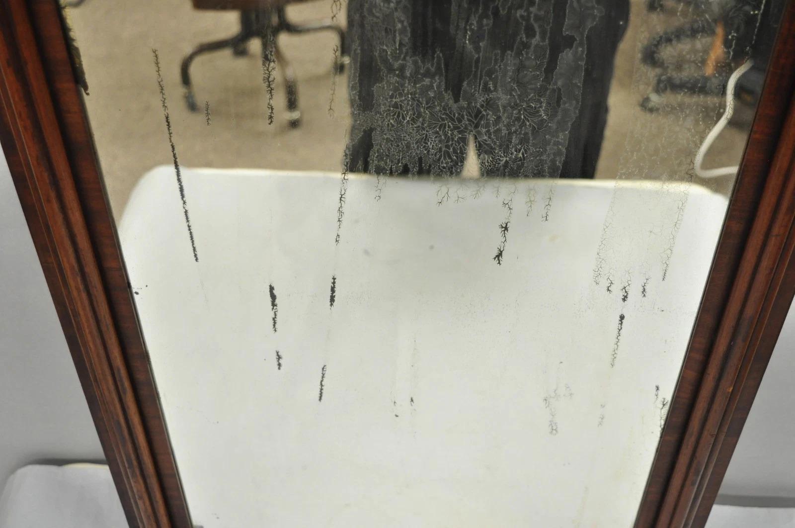 Vetro Antique Mirror americano Feder in mogano dipinto a rovescio con l'aquila Trumeau in vendita