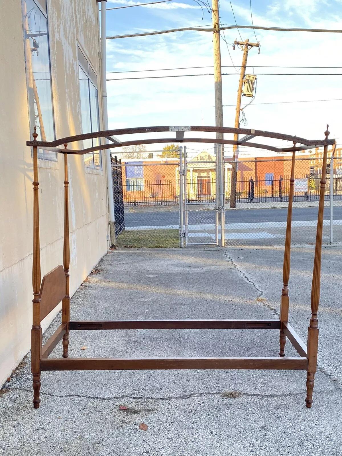 Antique American Federal Maple Wood Canopy Single Twin Poster Bed Frame In Good Condition For Sale In Philadelphia, PA