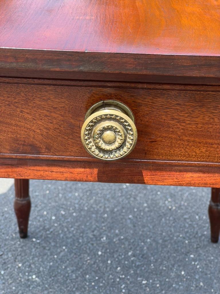 Antigua mesa de caoba de un cajón de la época federal americana c. 1830 en Bueno estado para la venta en Westfield, MA