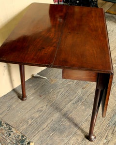 Antique American Federal Period Solid Mahogany Queen Anne Style Drop-Leaf Table