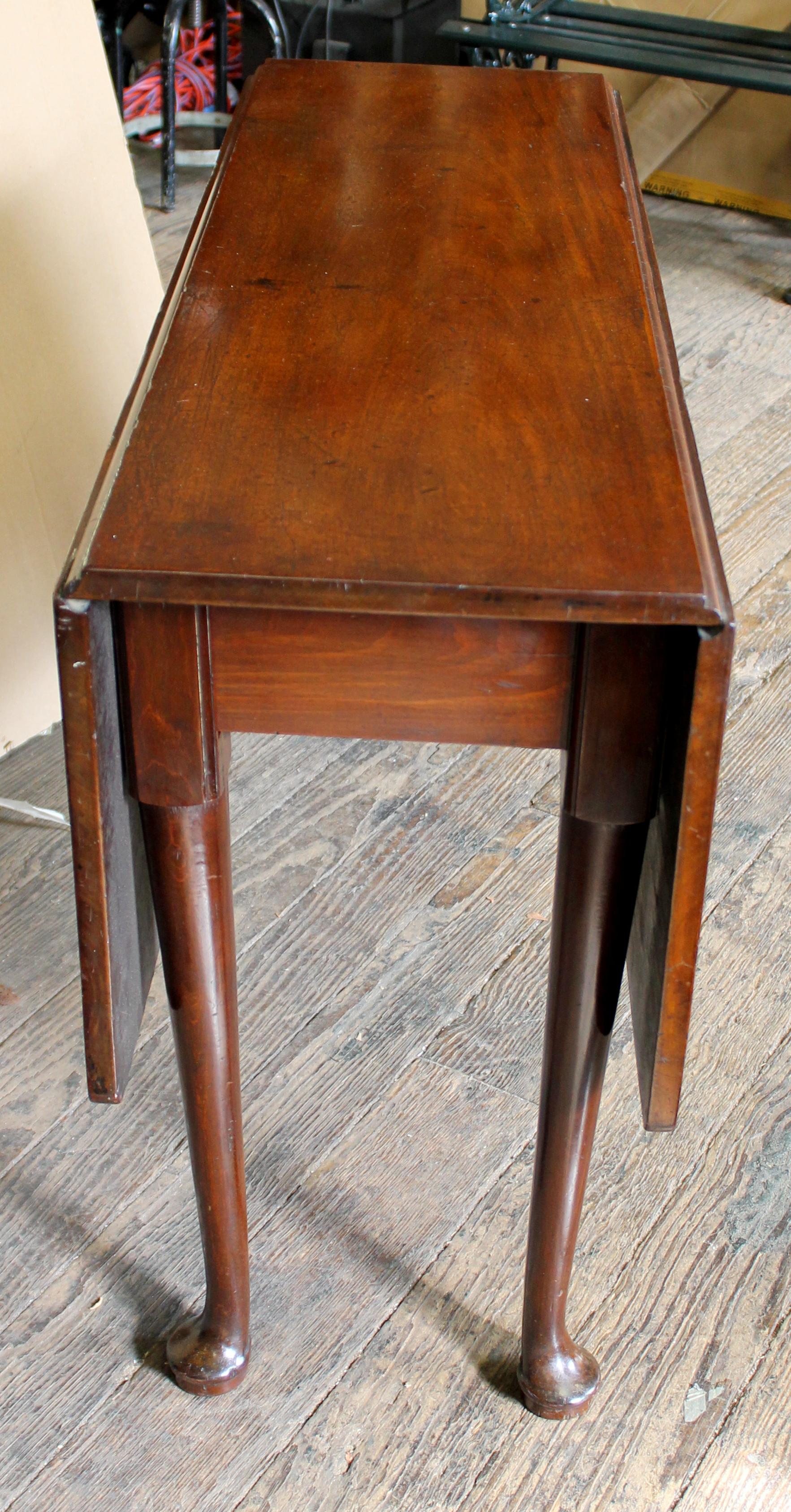Hand-Crafted Antique American Federal Period Solid Mahogany Queen Anne Style Drop-Leaf Table