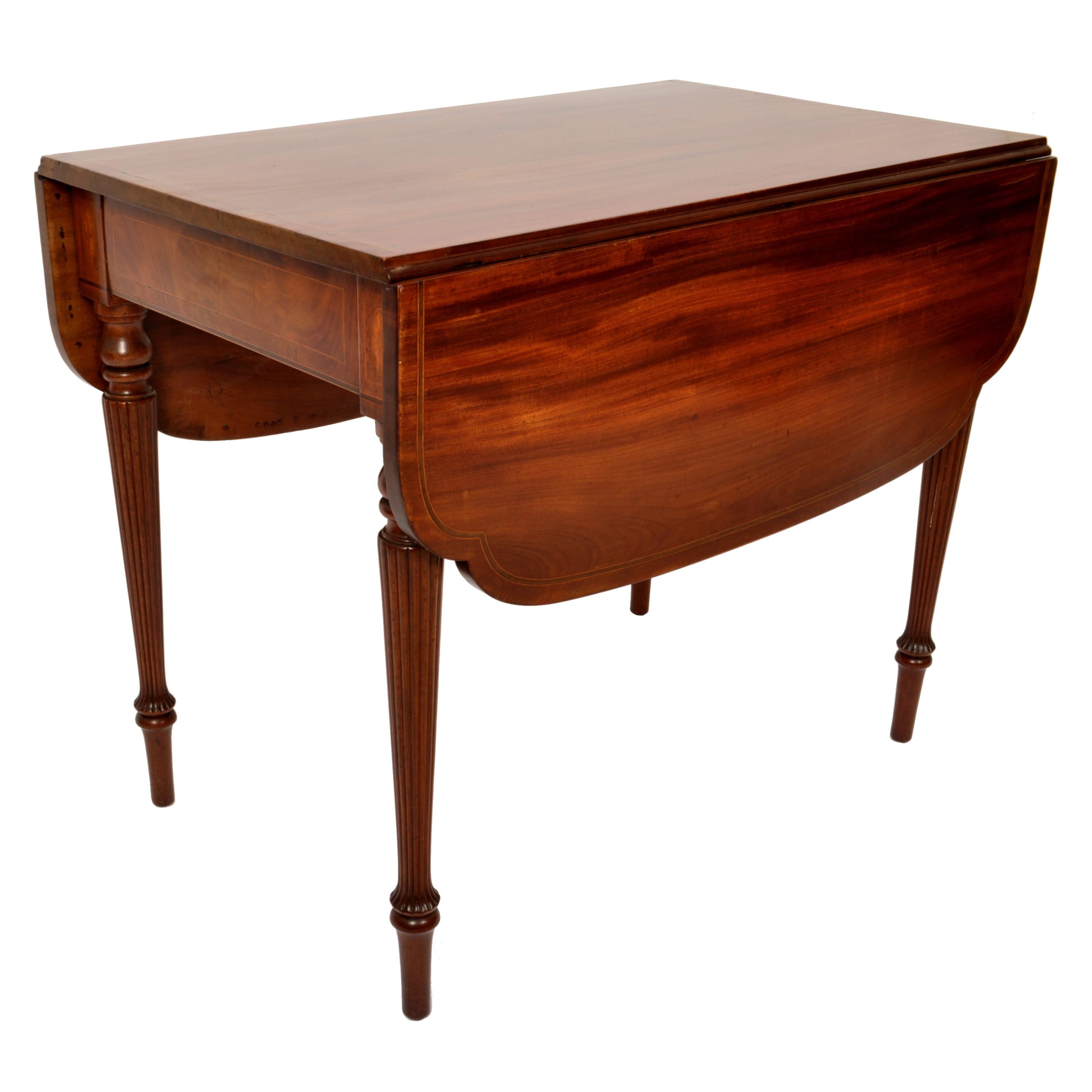 Ancienne table Pembroke américaine fédérale Sheraton incrustée en acajou New York 1790 en vente 6