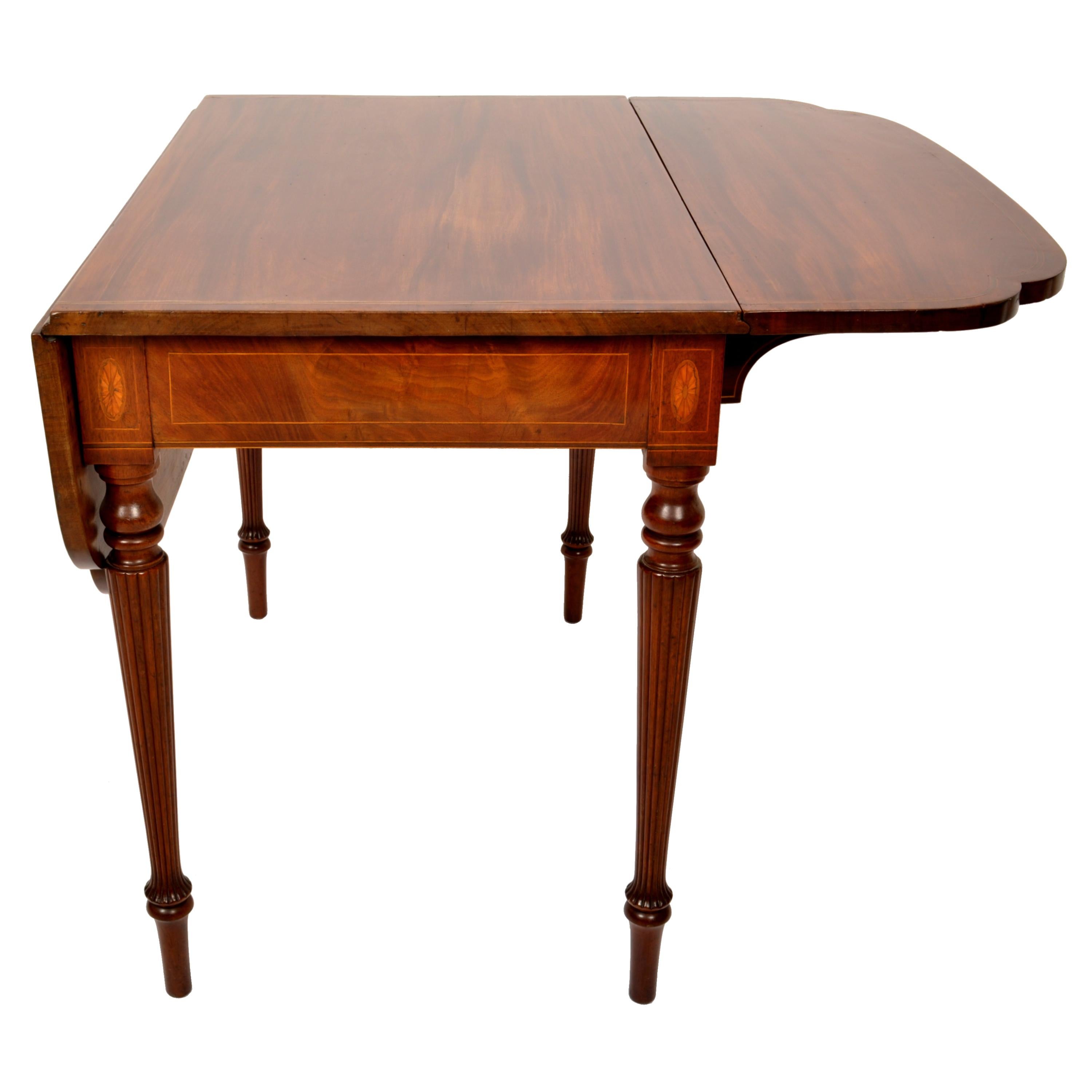 Fin du XVIIIe siècle Ancienne table Pembroke américaine fédérale Sheraton incrustée en acajou New York 1790 en vente